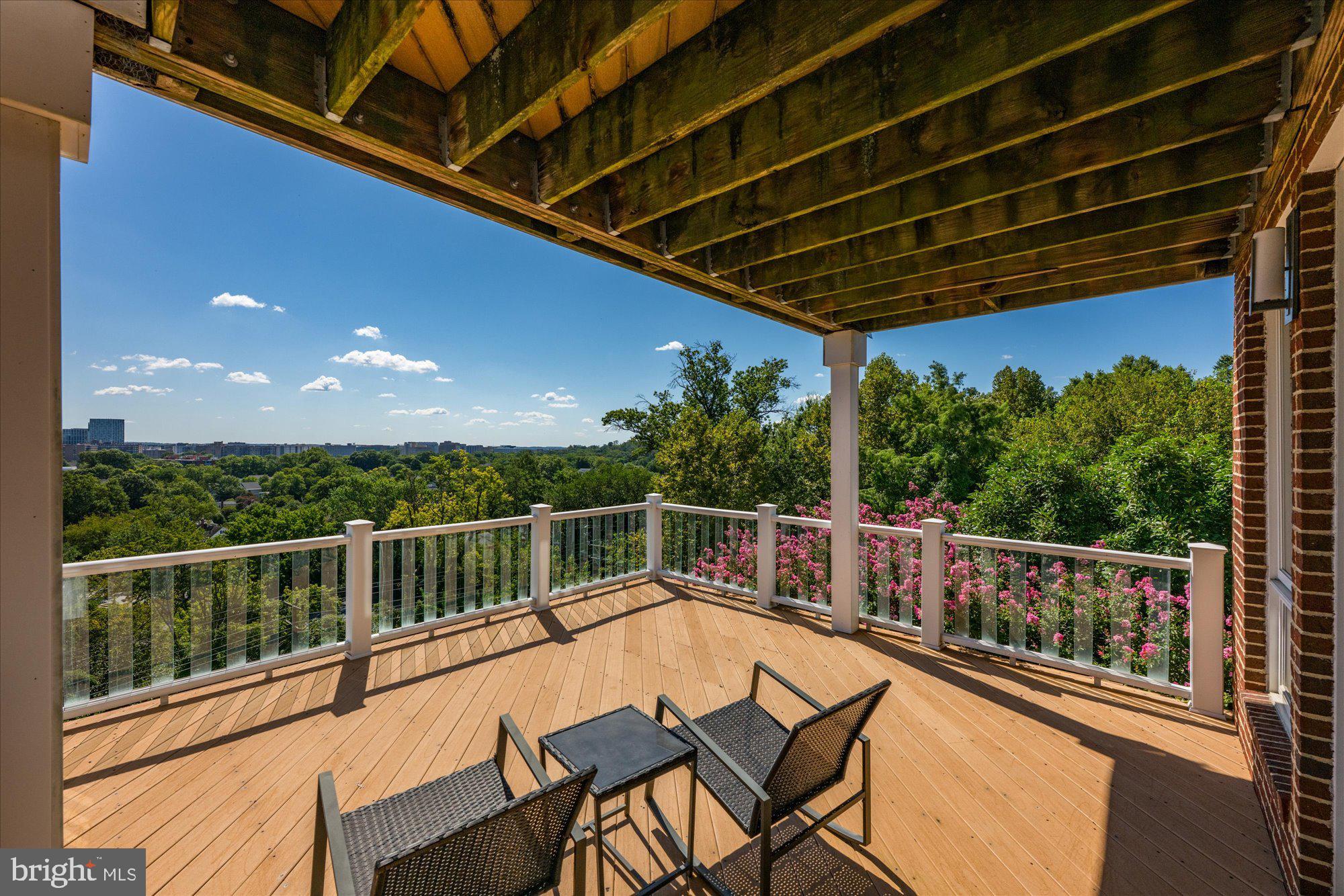 ARLINGTON RIDGE - Residential