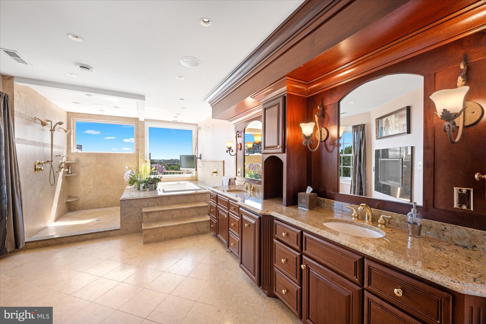 ARLINGTON RIDGE - Residential