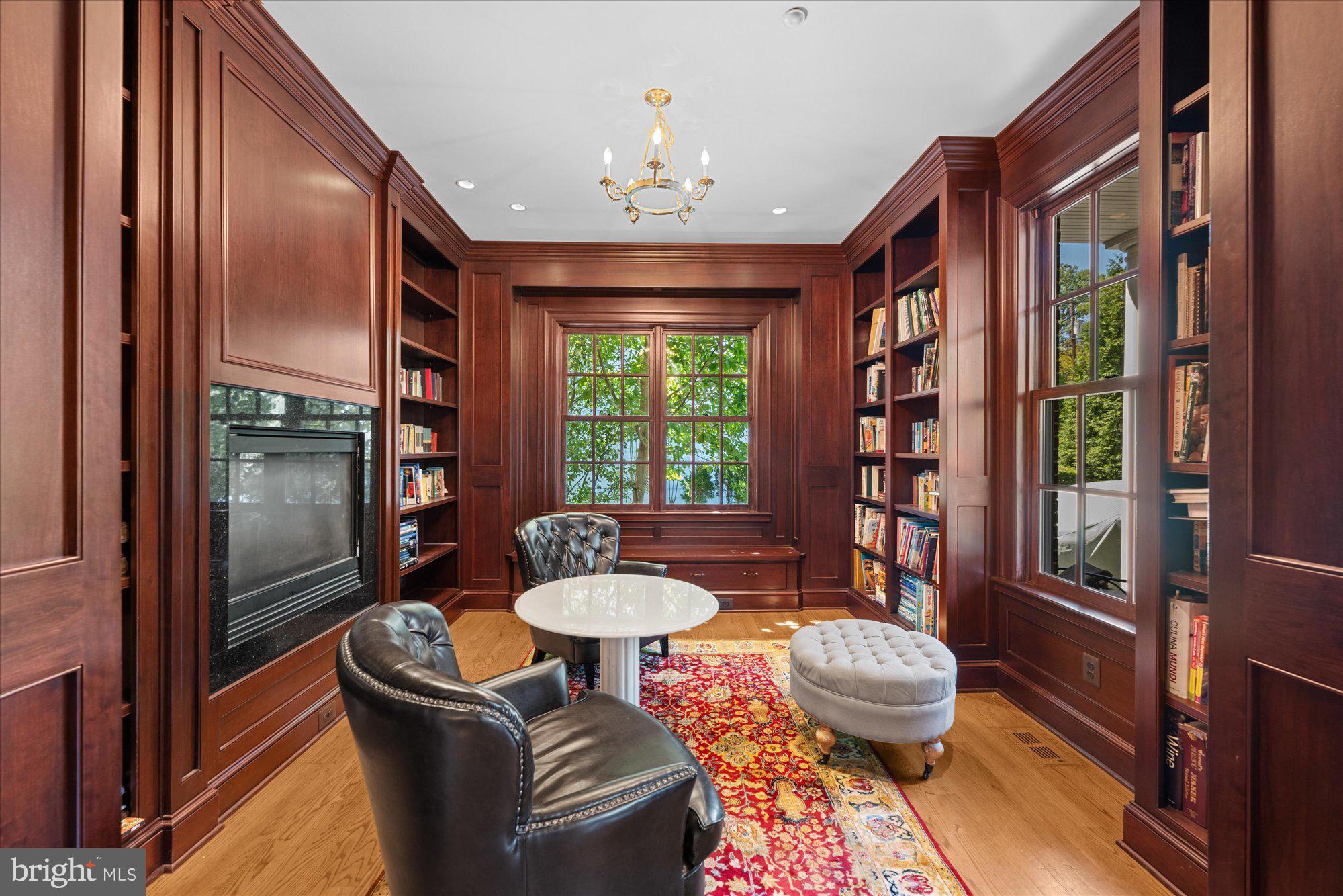 ARLINGTON RIDGE - Residential