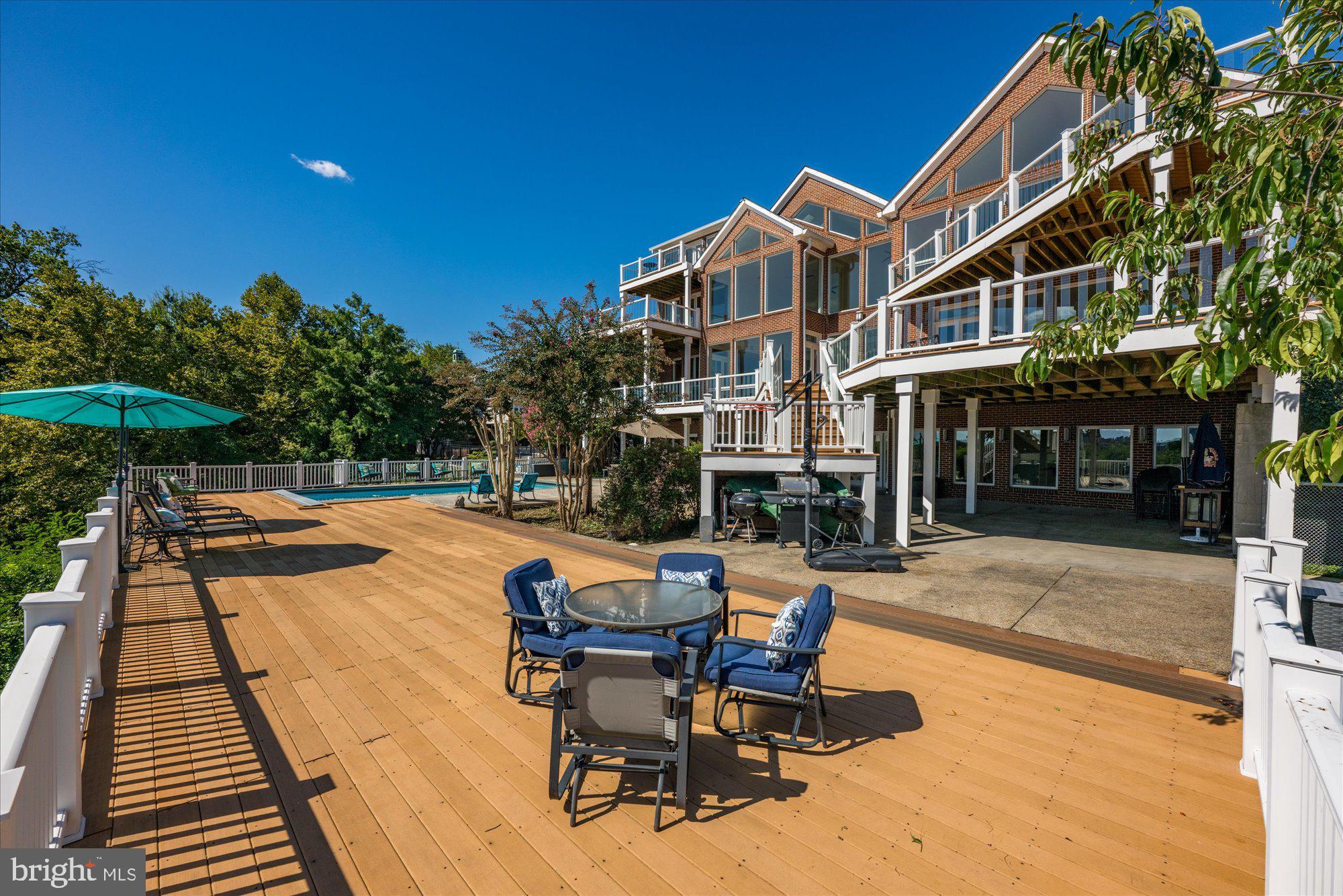 ARLINGTON RIDGE - Residential