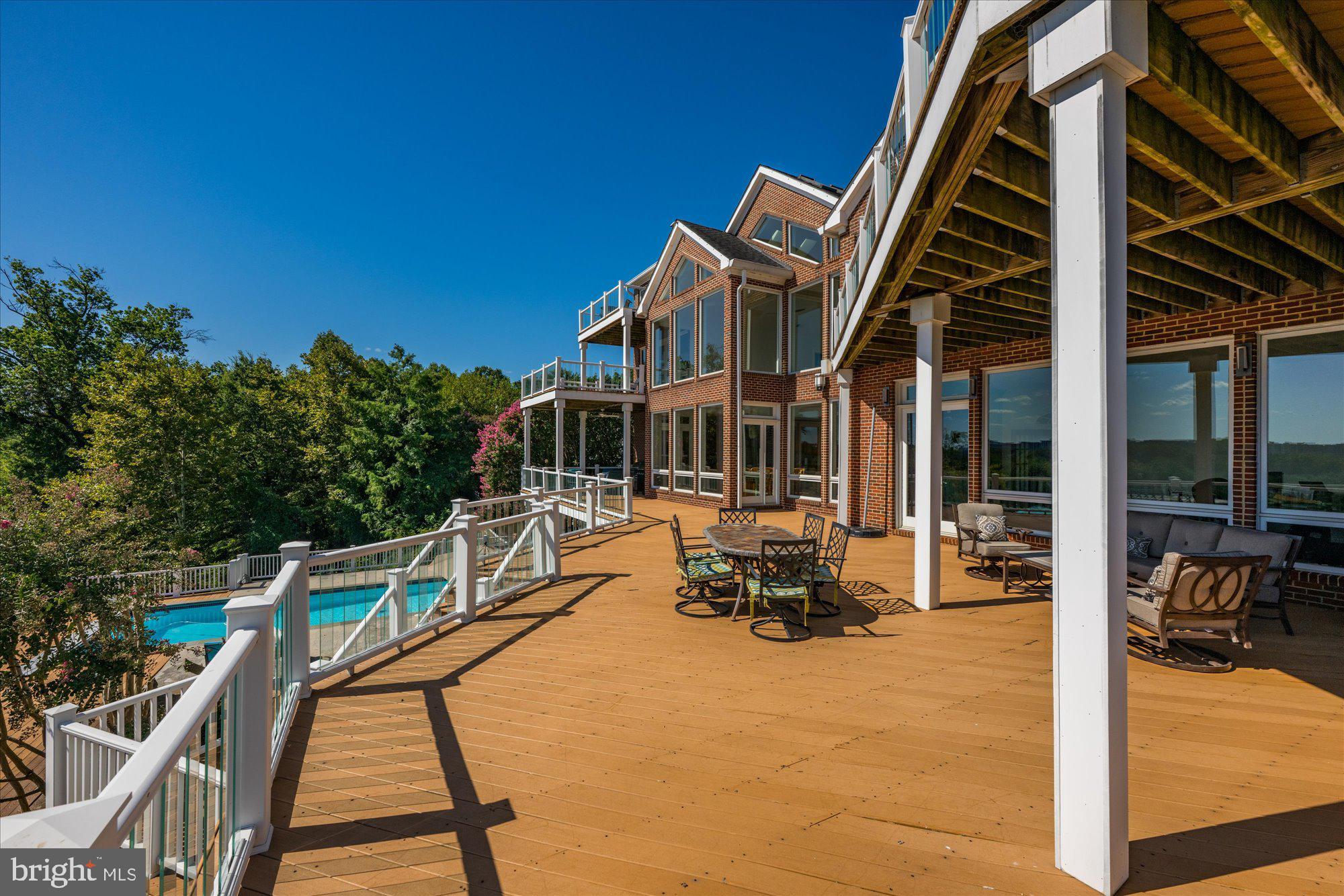 ARLINGTON RIDGE - Residential