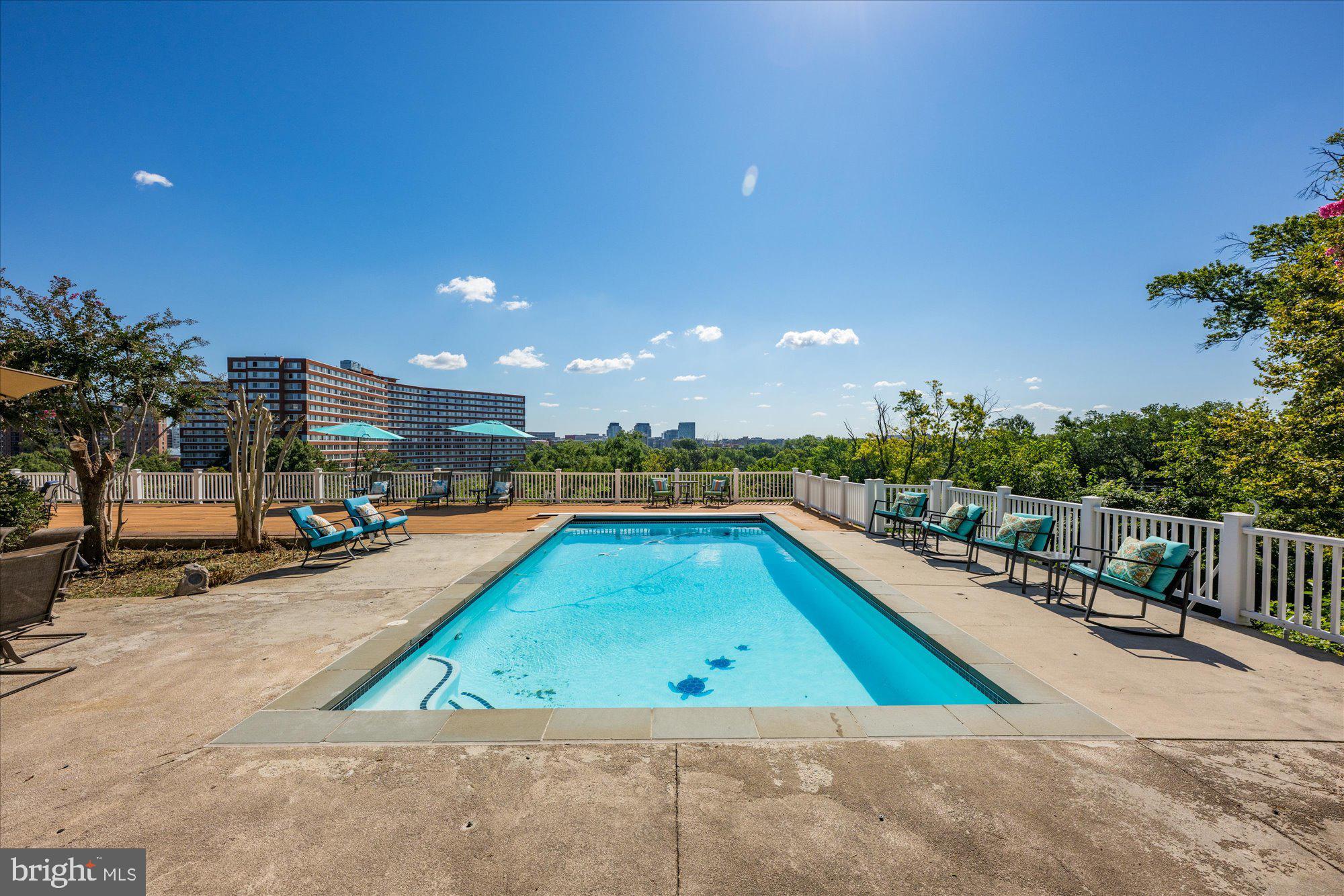 ARLINGTON RIDGE - Residential