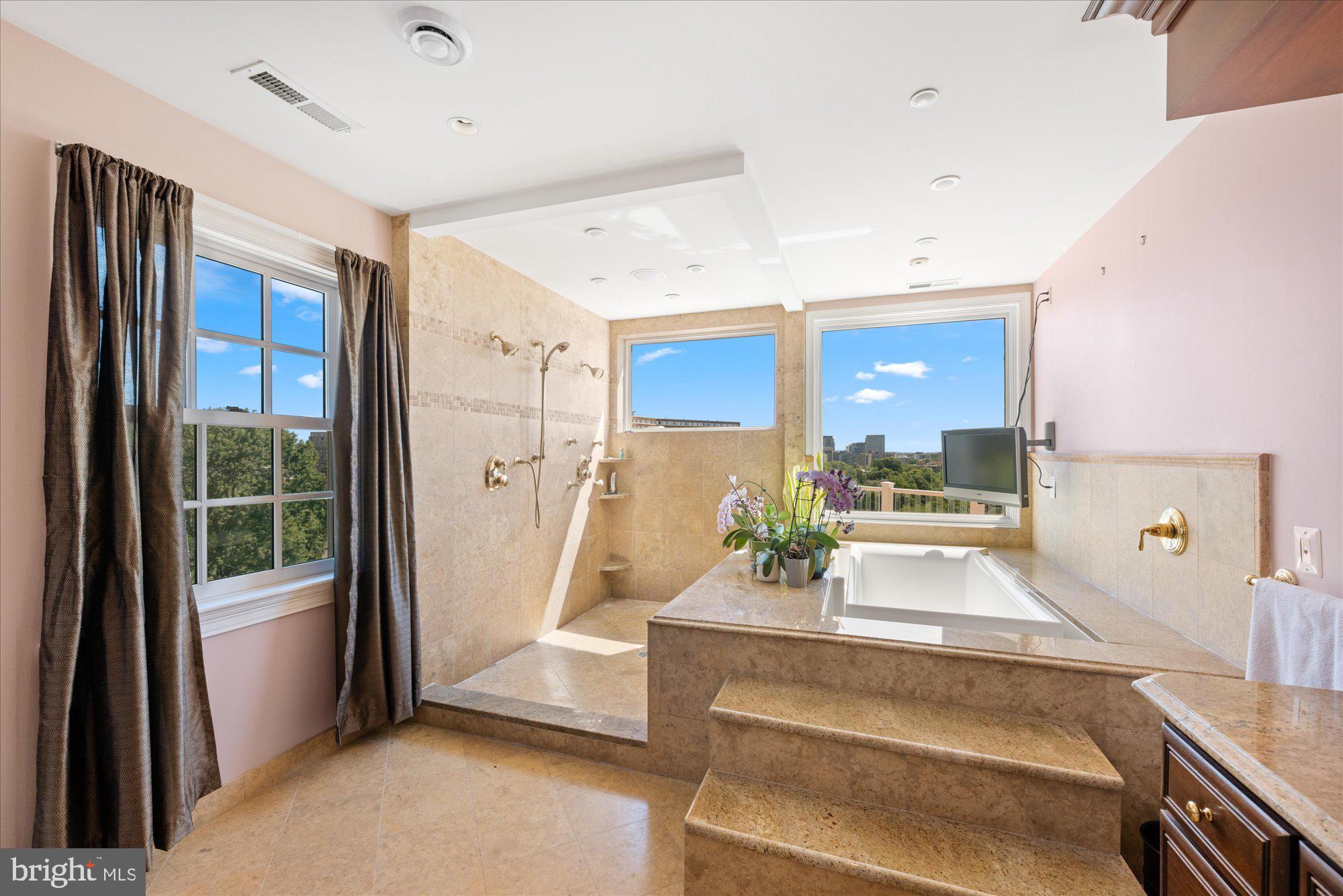 ARLINGTON RIDGE - Residential