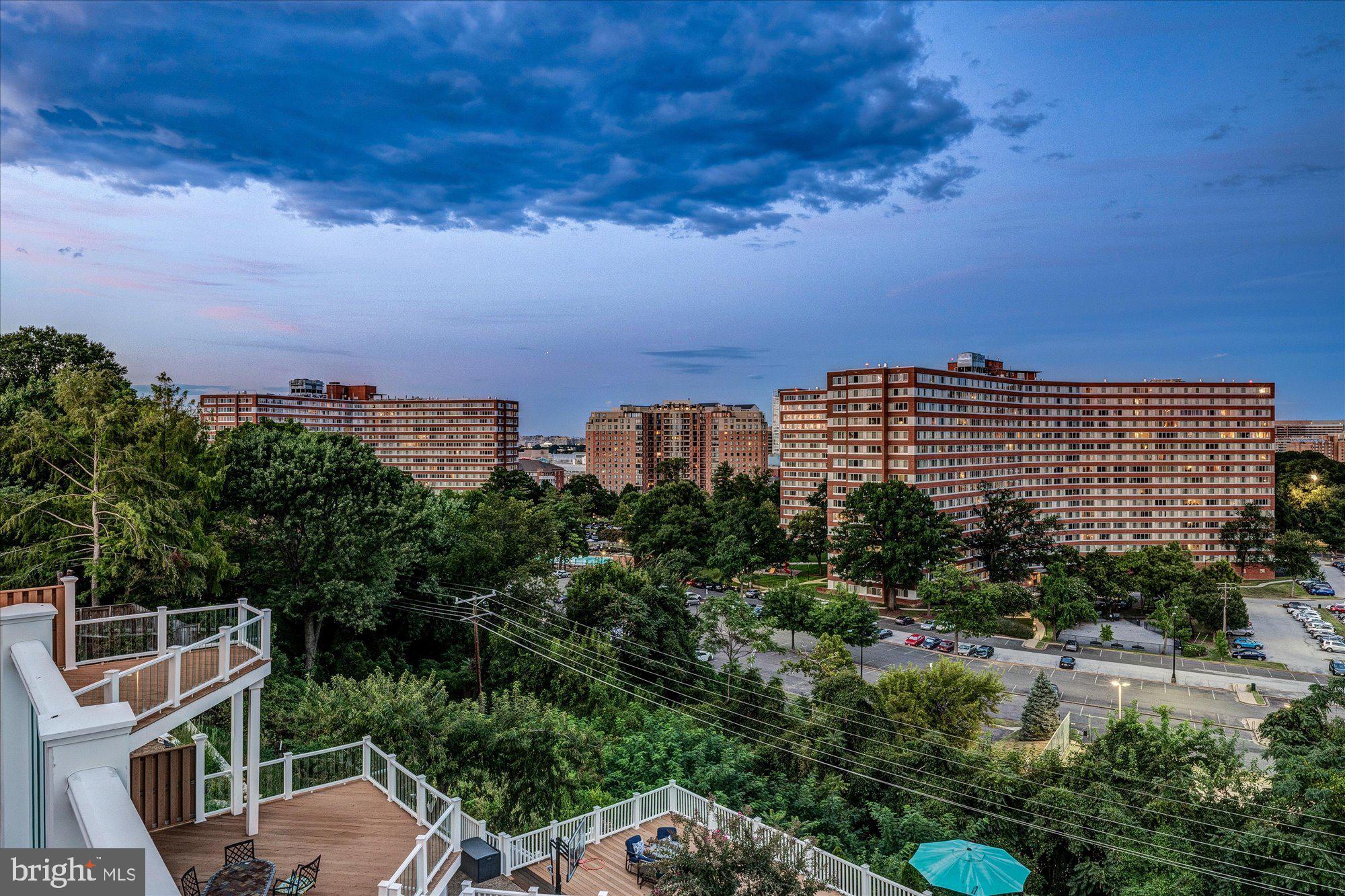 ARLINGTON RIDGE - Residential