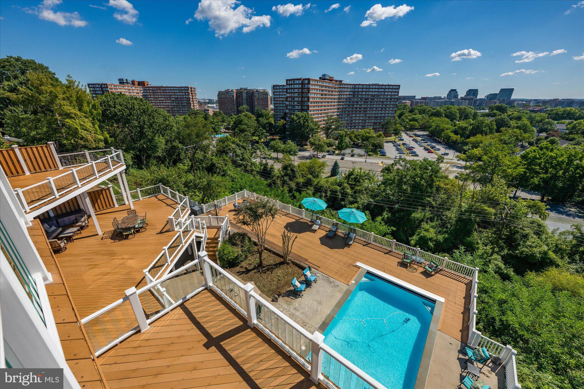 ARLINGTON RIDGE - Residential