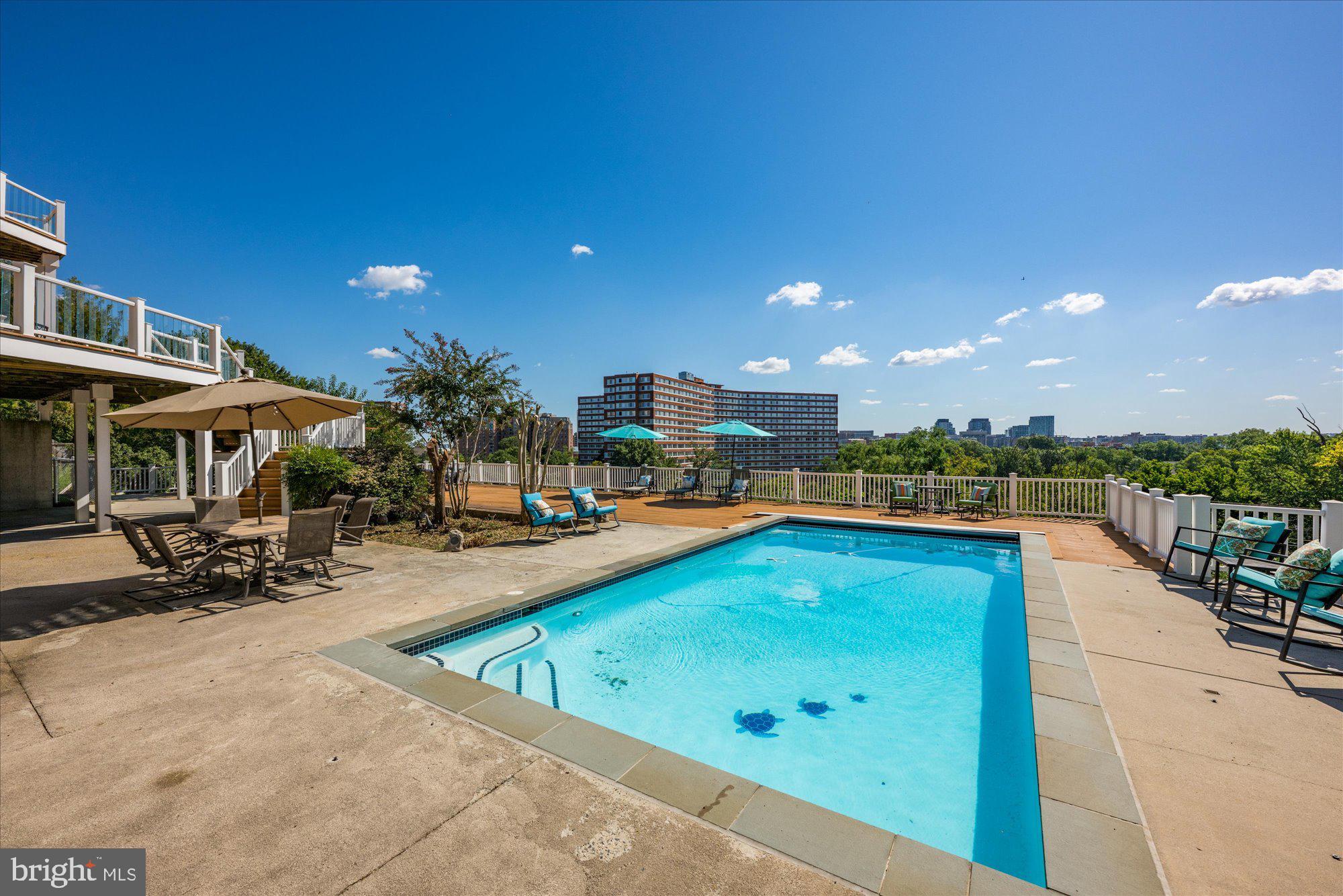 ARLINGTON RIDGE - Residential