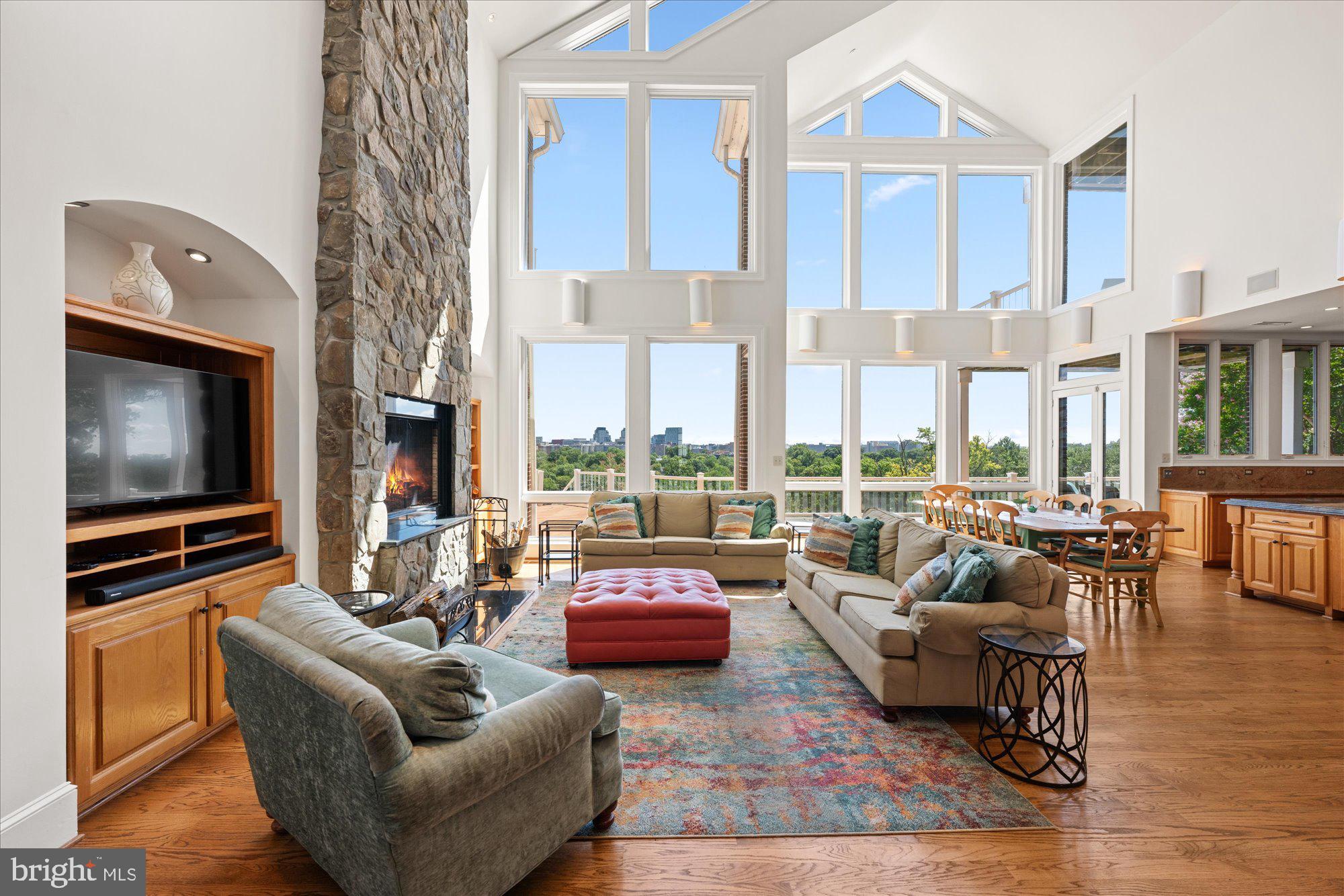 ARLINGTON RIDGE - Residential