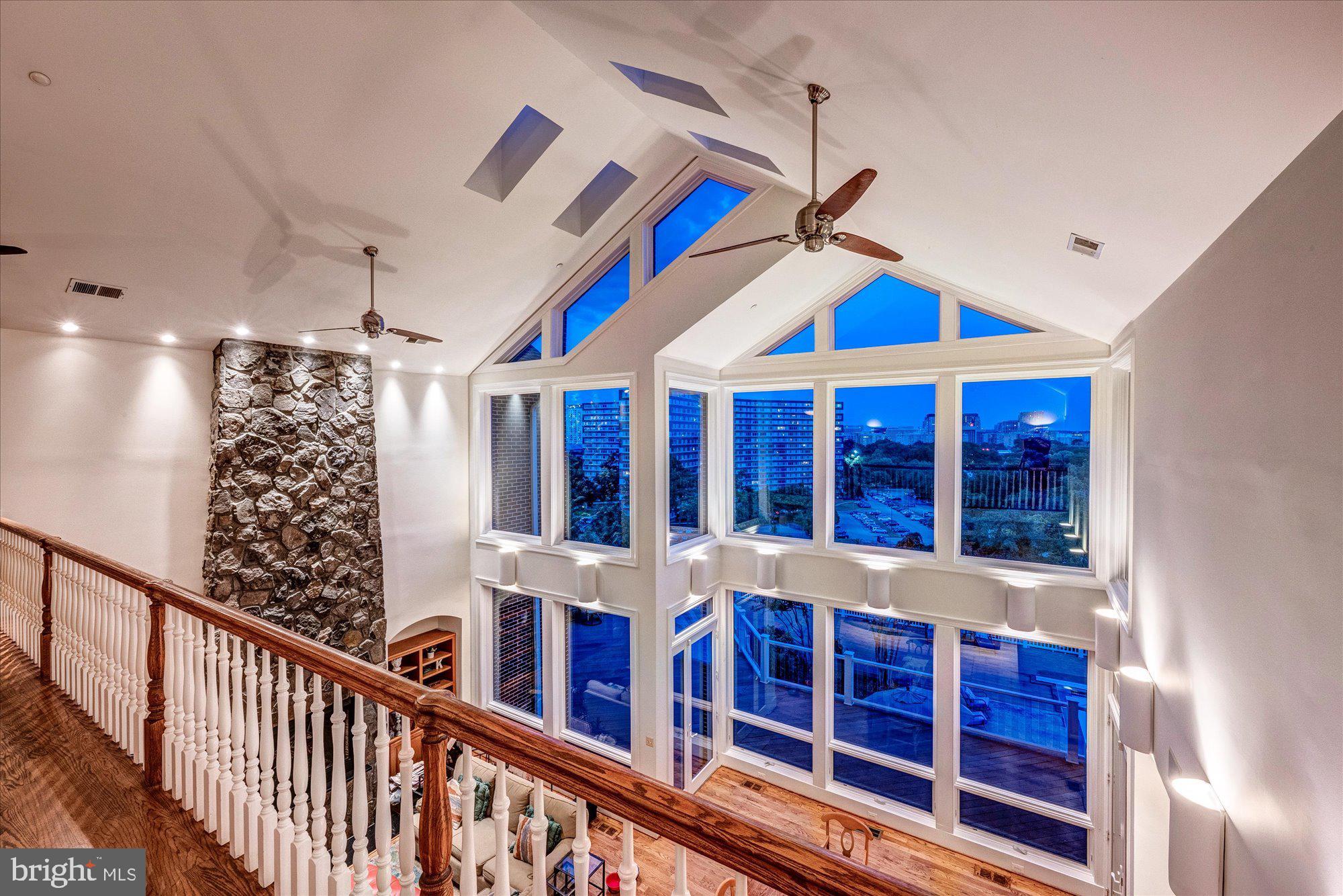 ARLINGTON RIDGE - Residential