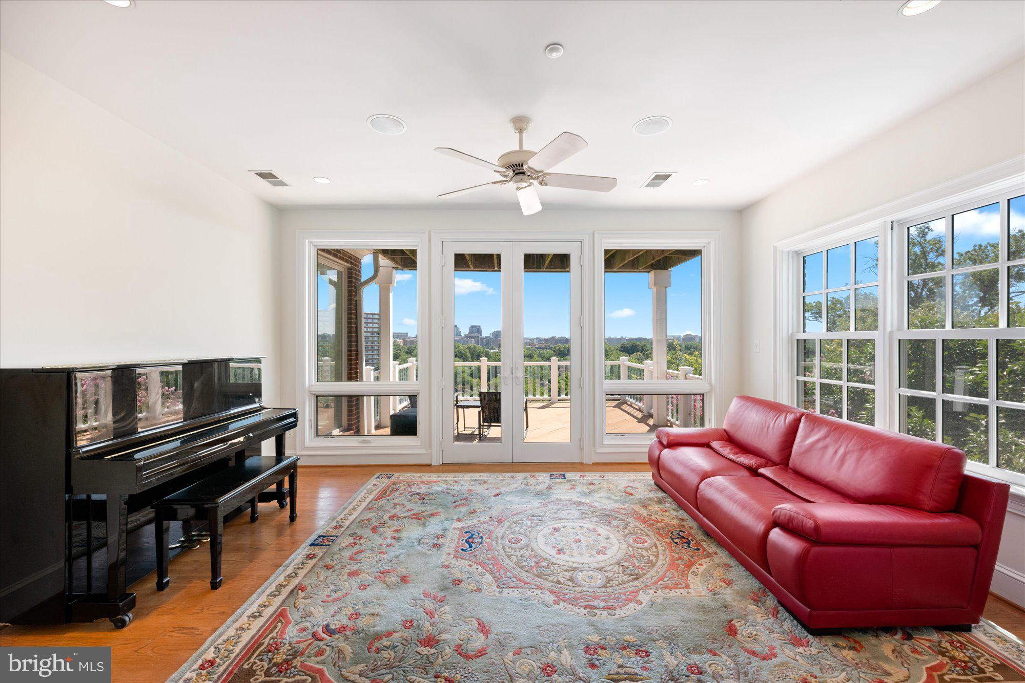 ARLINGTON RIDGE - Residential