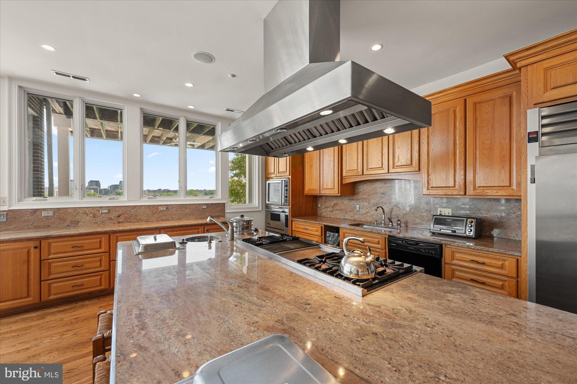 ARLINGTON RIDGE - Residential