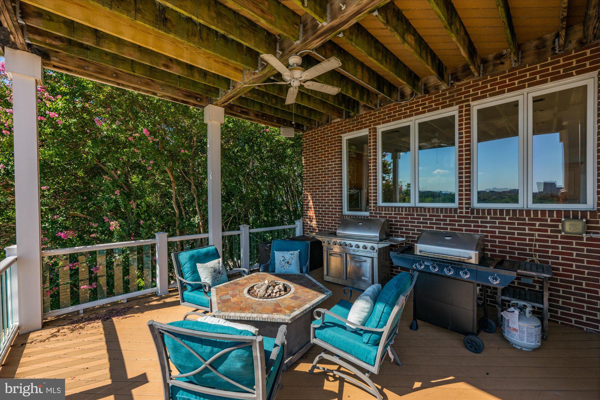 ARLINGTON RIDGE - Residential