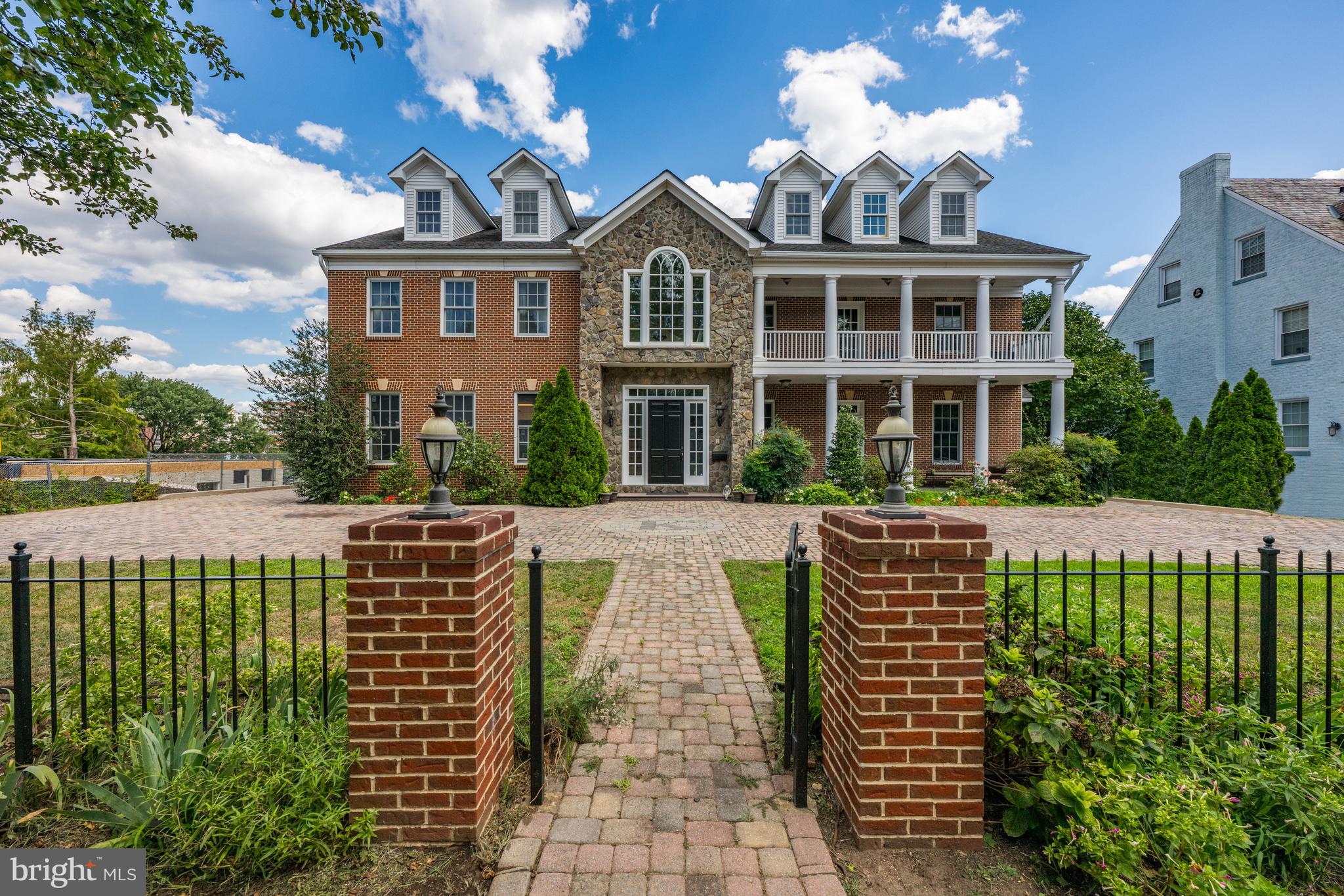 ARLINGTON RIDGE - Residential