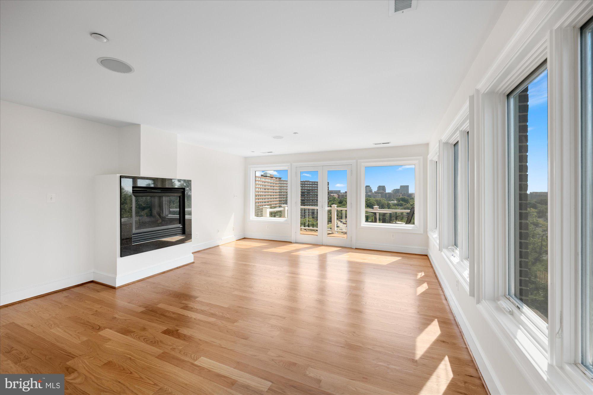 ARLINGTON RIDGE - Residential