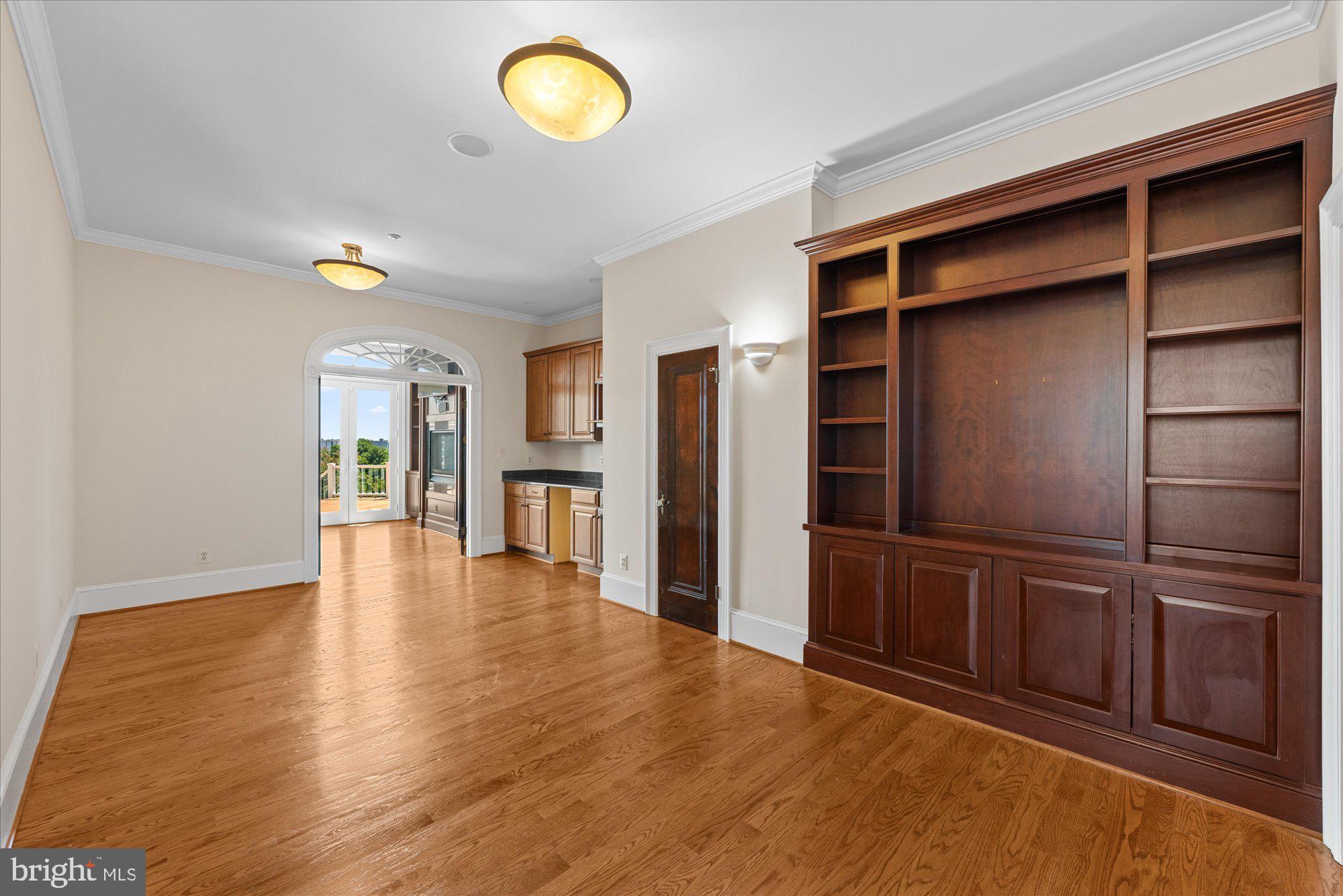 ARLINGTON RIDGE - Residential