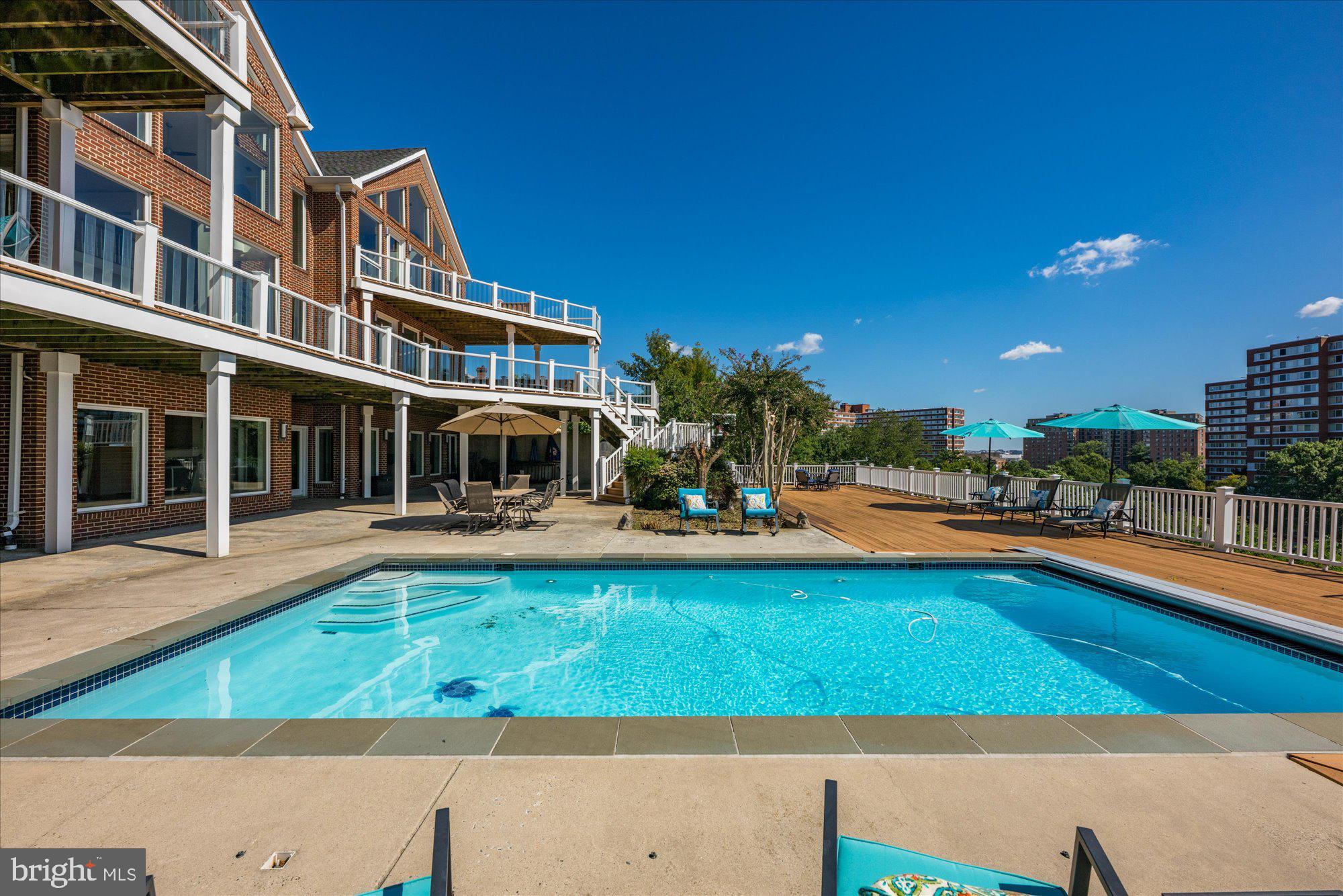 ARLINGTON RIDGE - Residential