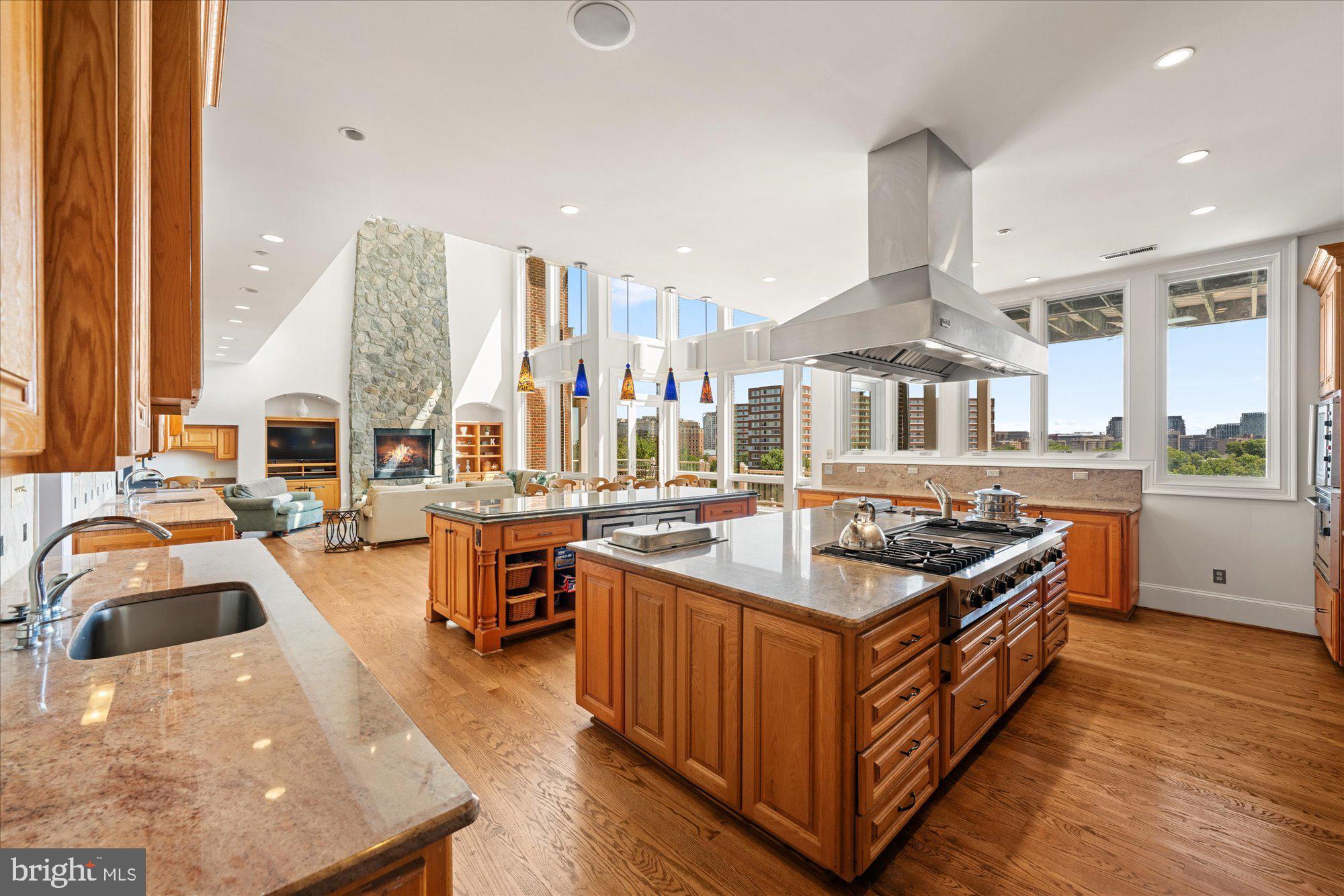 ARLINGTON RIDGE - Residential