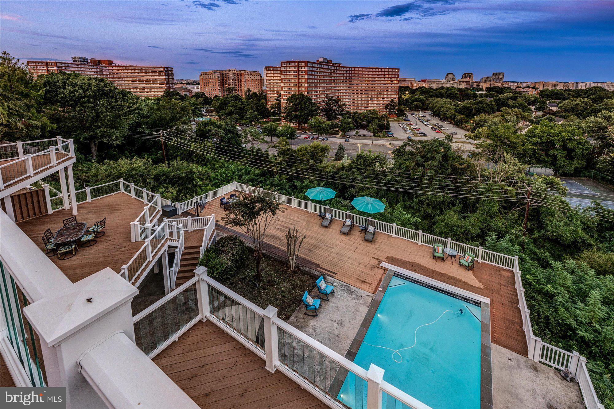 ARLINGTON RIDGE - Residential