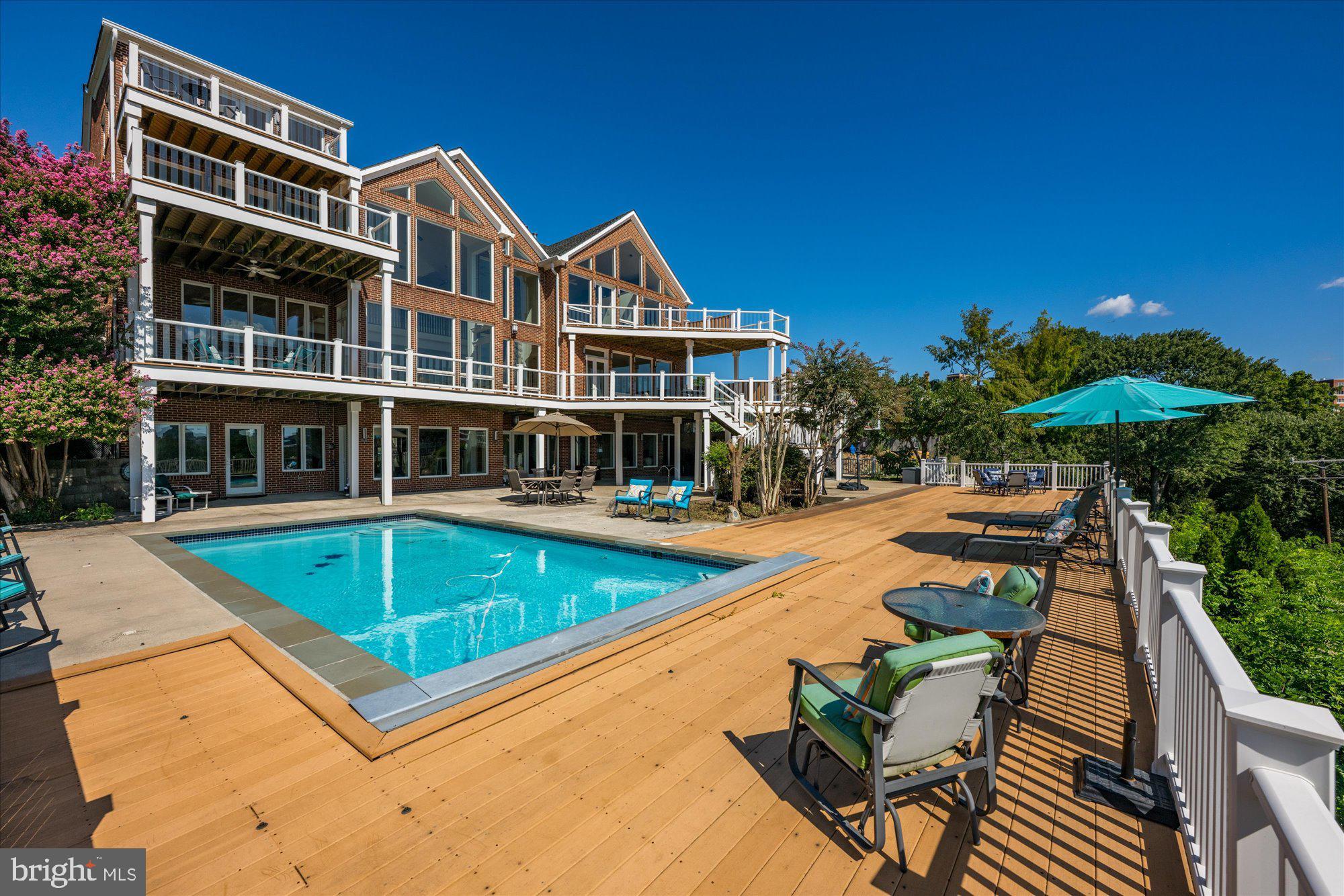 ARLINGTON RIDGE - Residential