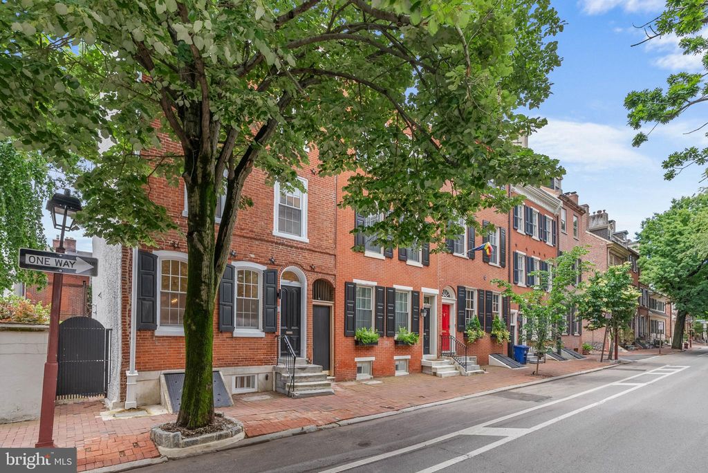 Photo of 202 Spruce Street, PHILADELPHIA, PA 19106 (MLS # PAPH2536936)