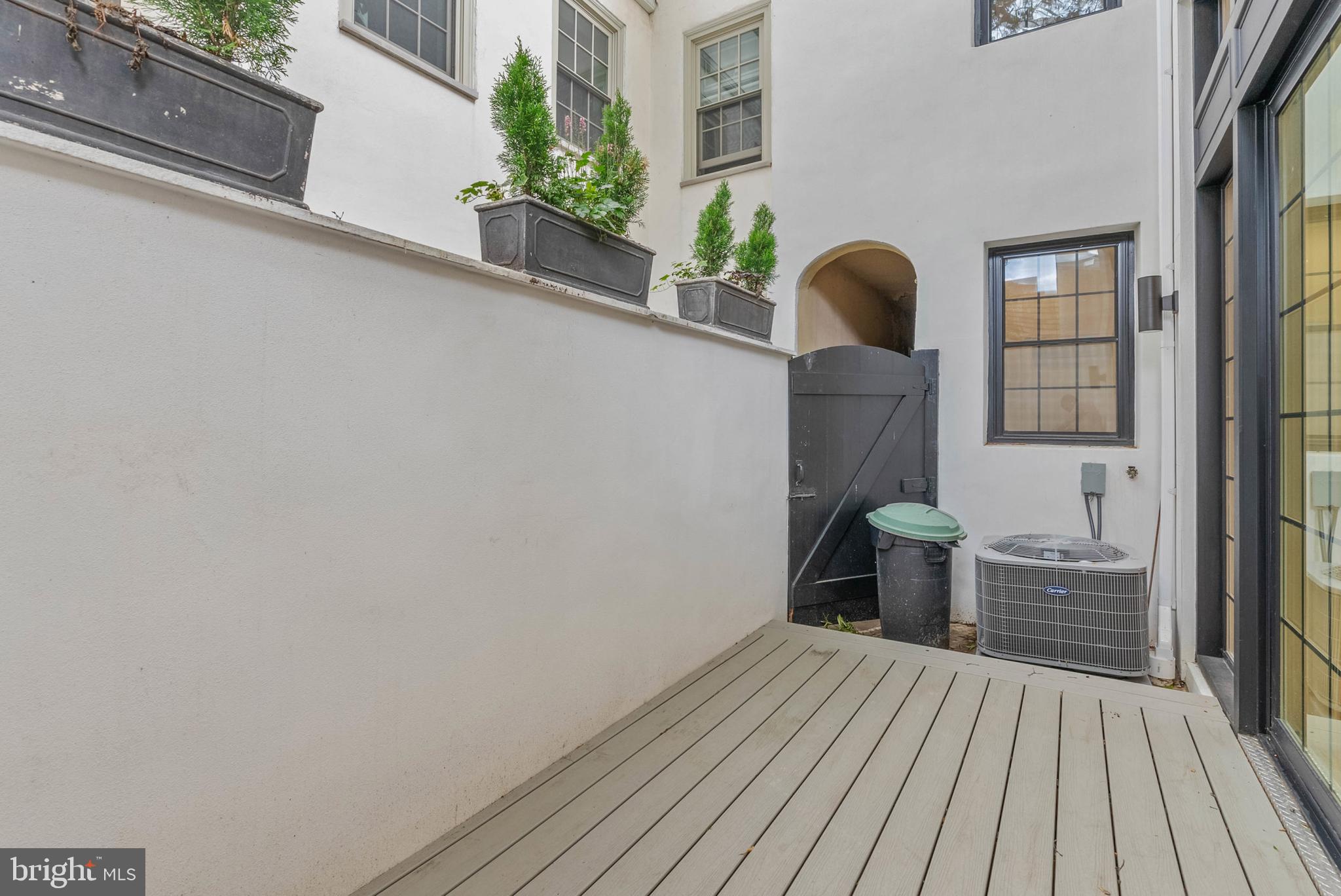 SOCIETY HILL - Residential