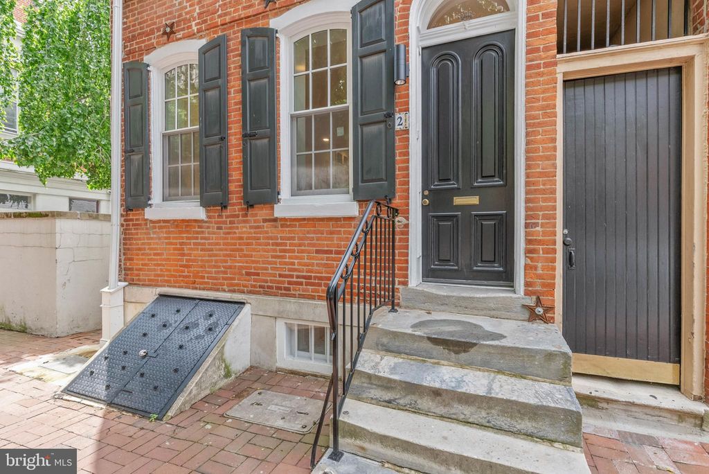 Photo of 202 Spruce Street, PHILADELPHIA, PA 19106 (MLS # PAPH2536936)