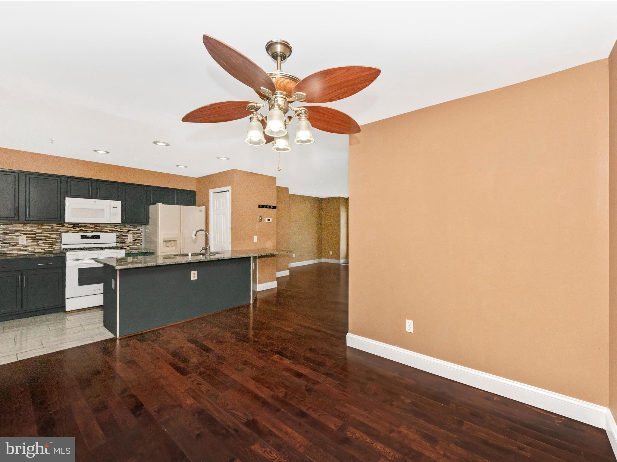 ANNAPOLIS WALK - Residential