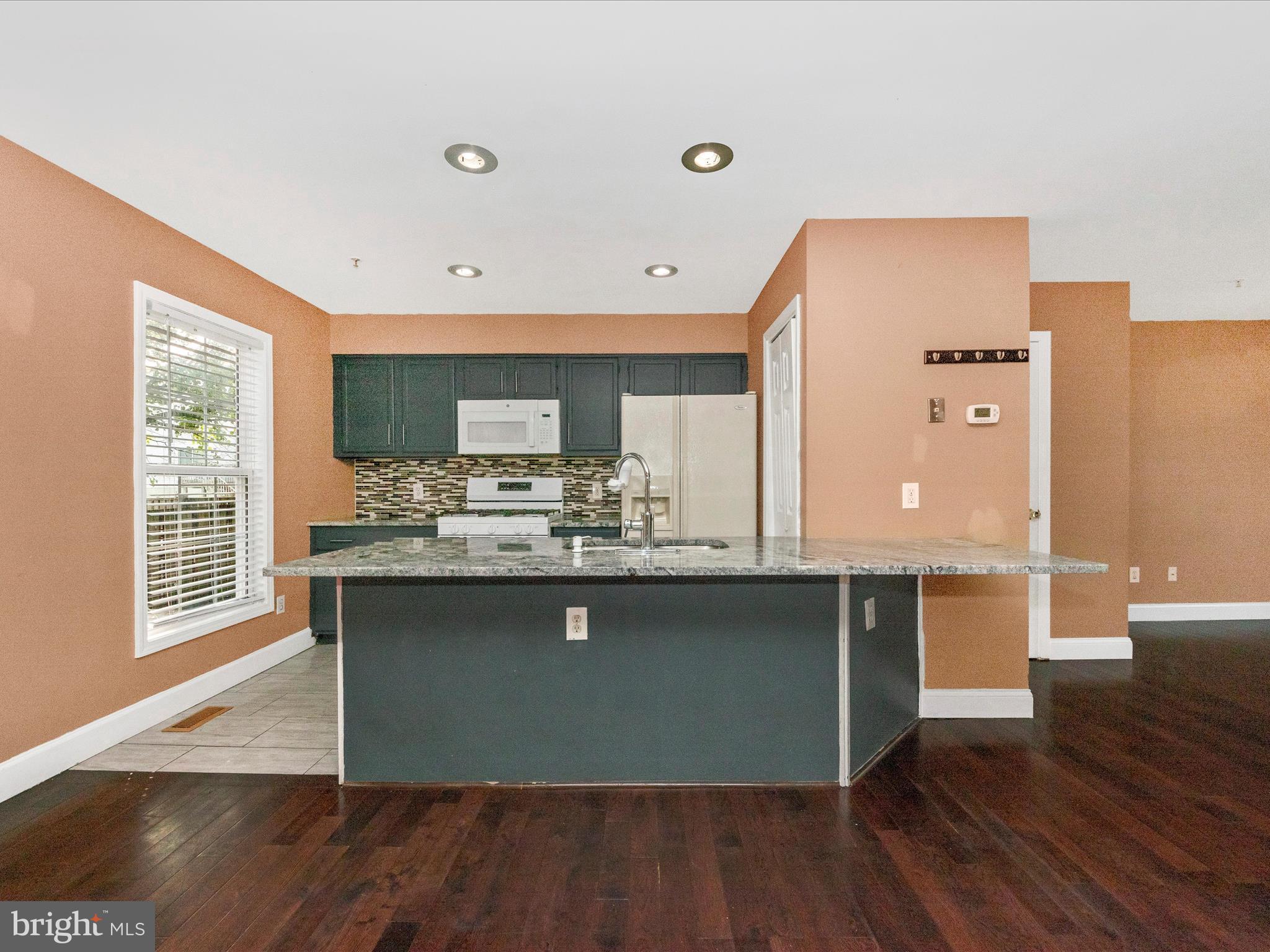 ANNAPOLIS WALK - Residential