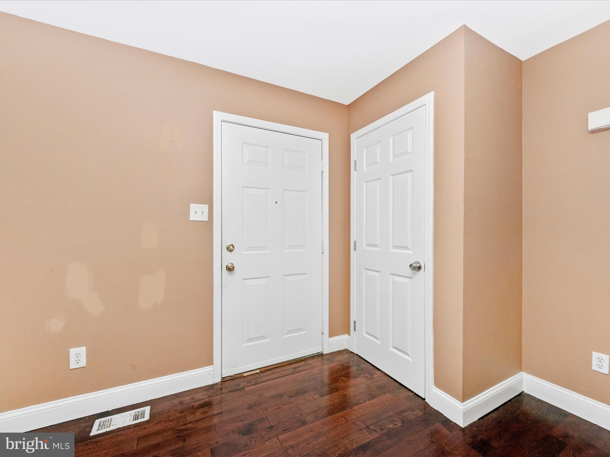 ANNAPOLIS WALK - Residential