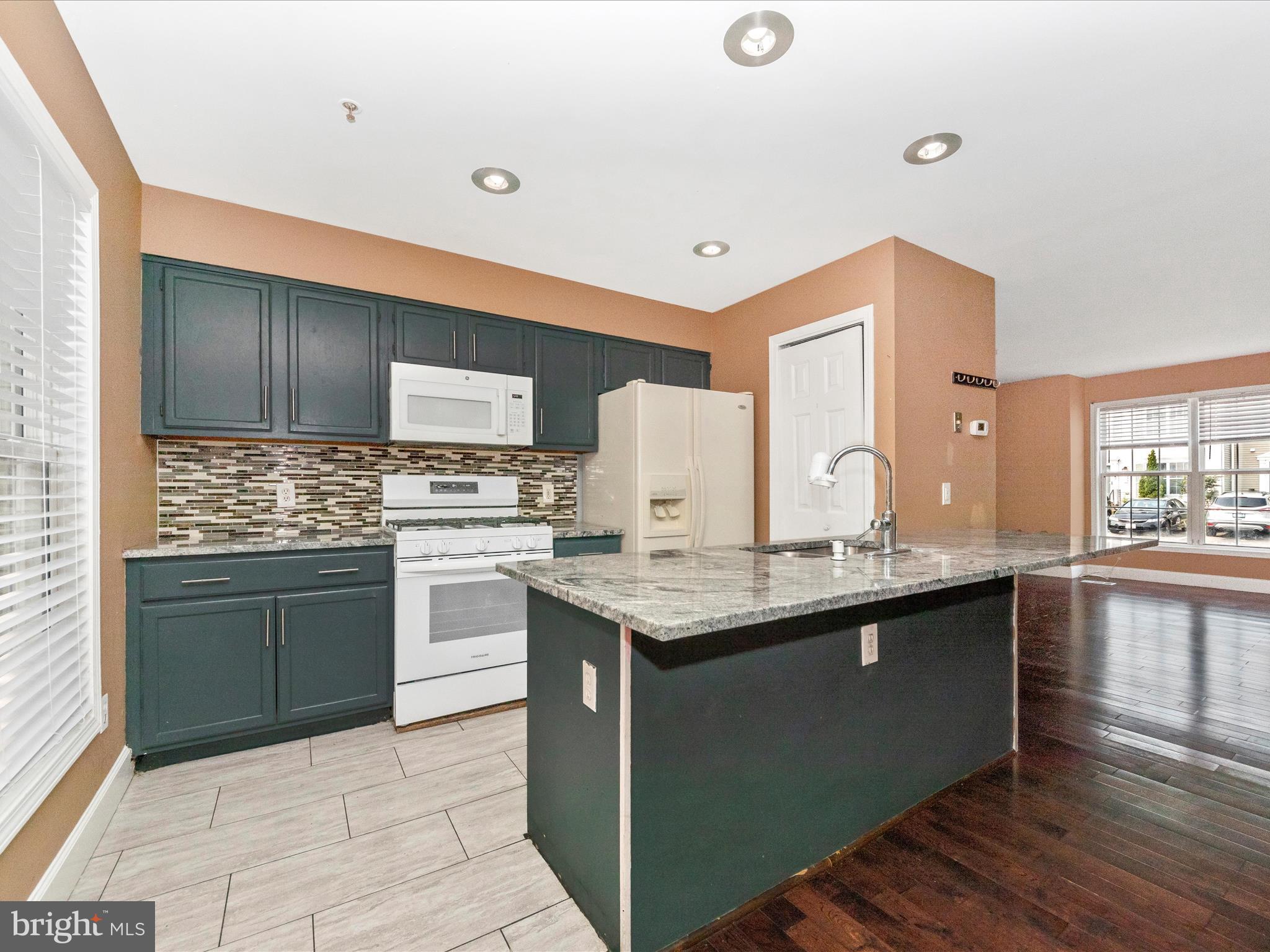 ANNAPOLIS WALK - Residential