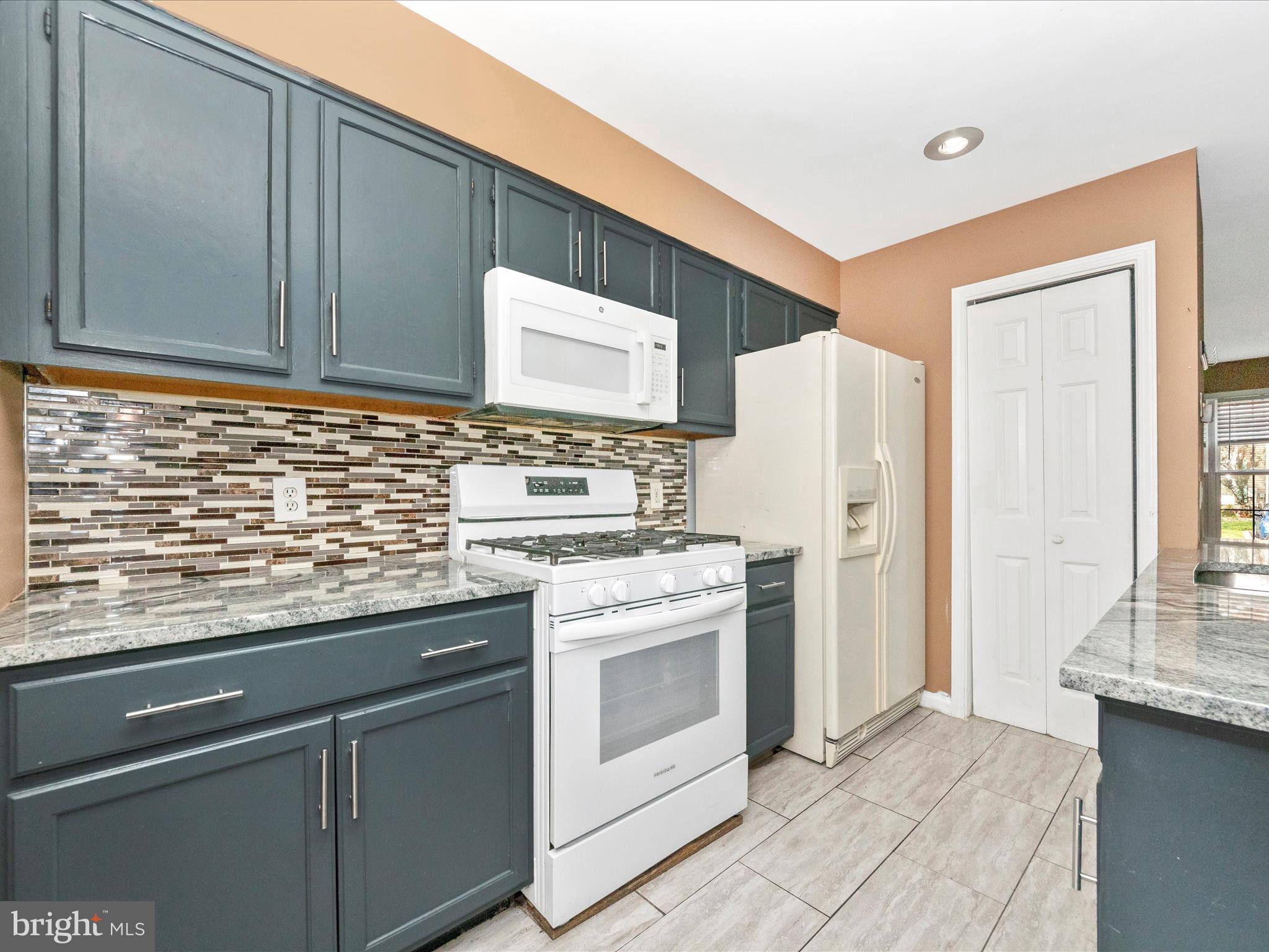 ANNAPOLIS WALK - Residential