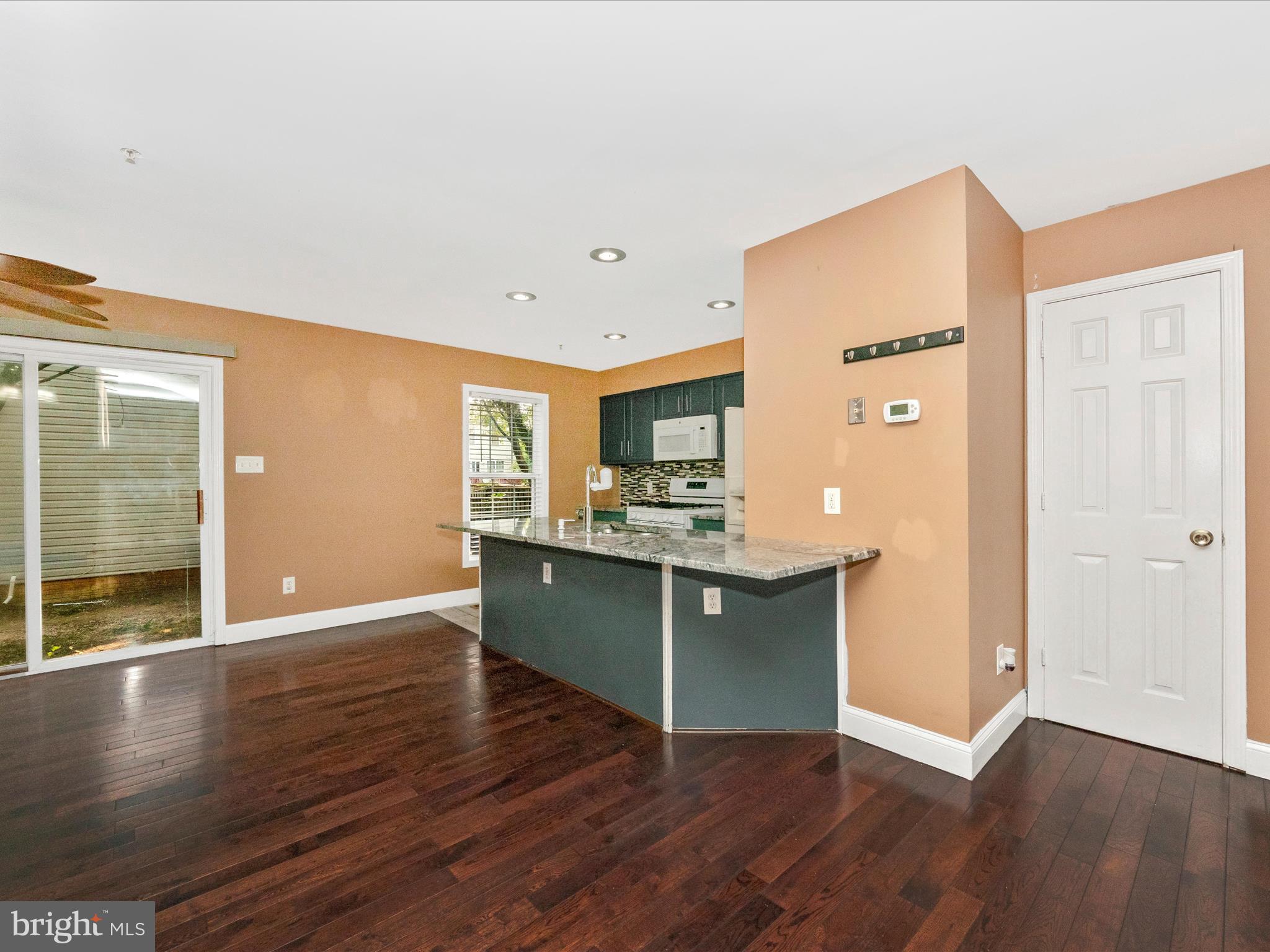 ANNAPOLIS WALK - Residential