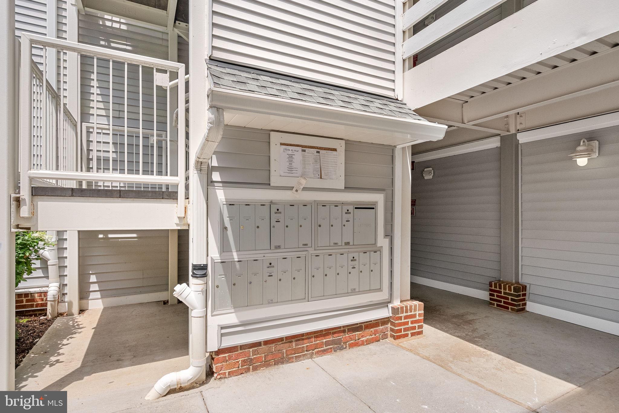 FOUR WINDS AT OAKTON - Residential