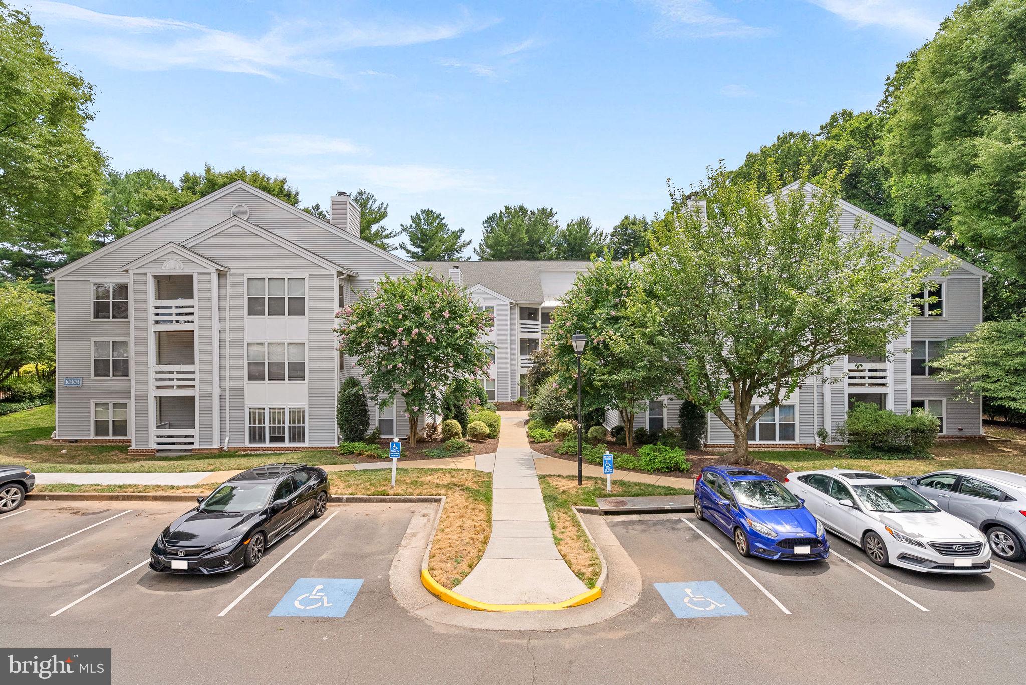 FOUR WINDS AT OAKTON - Residential