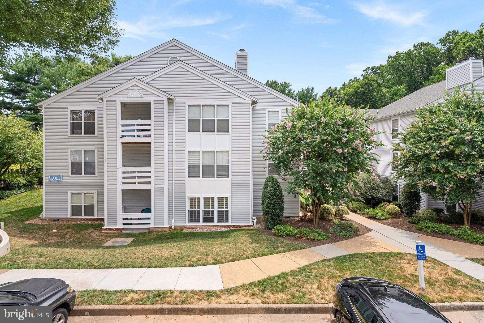 FOUR WINDS AT OAKTON - Residential