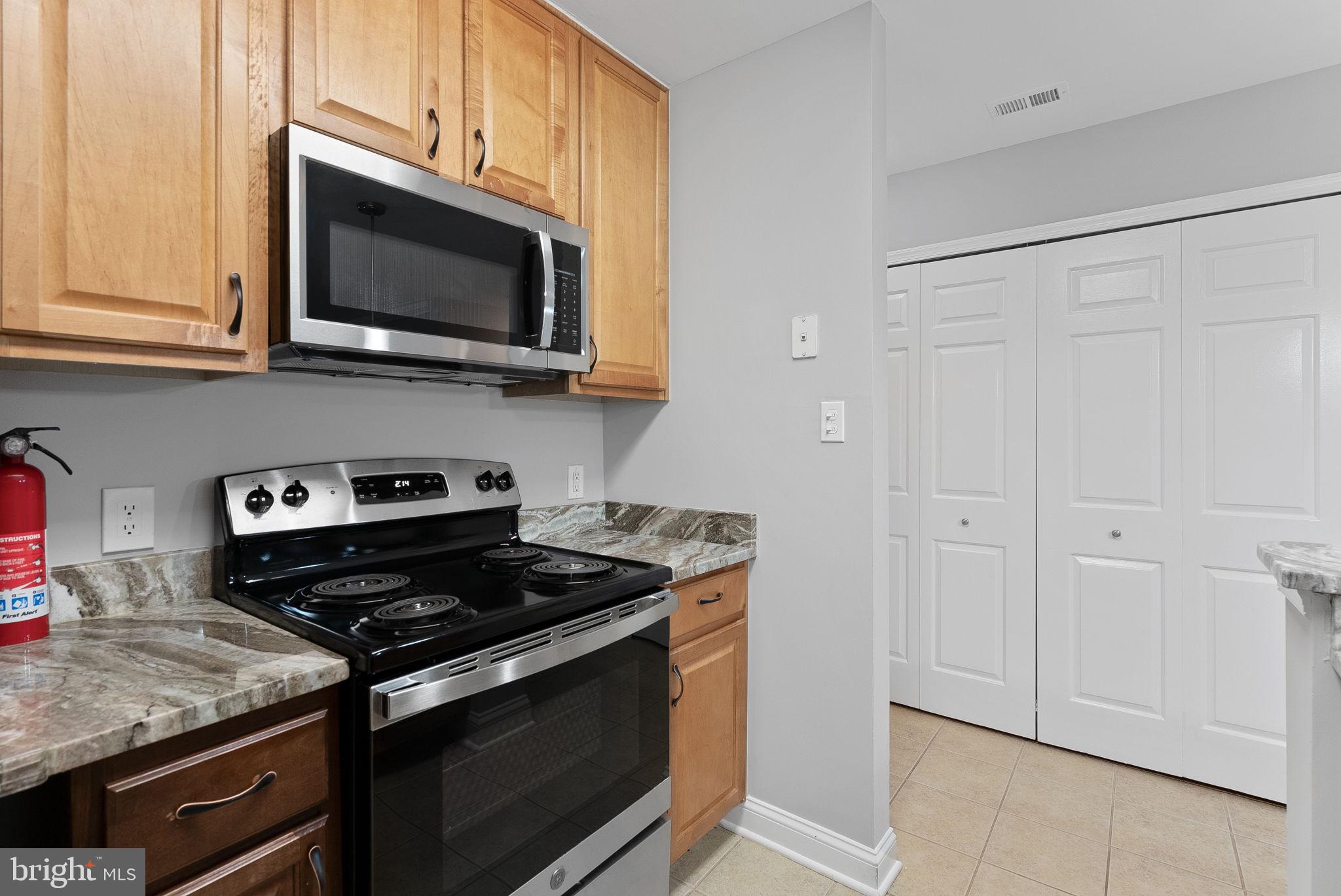 FOUR WINDS AT OAKTON - Residential