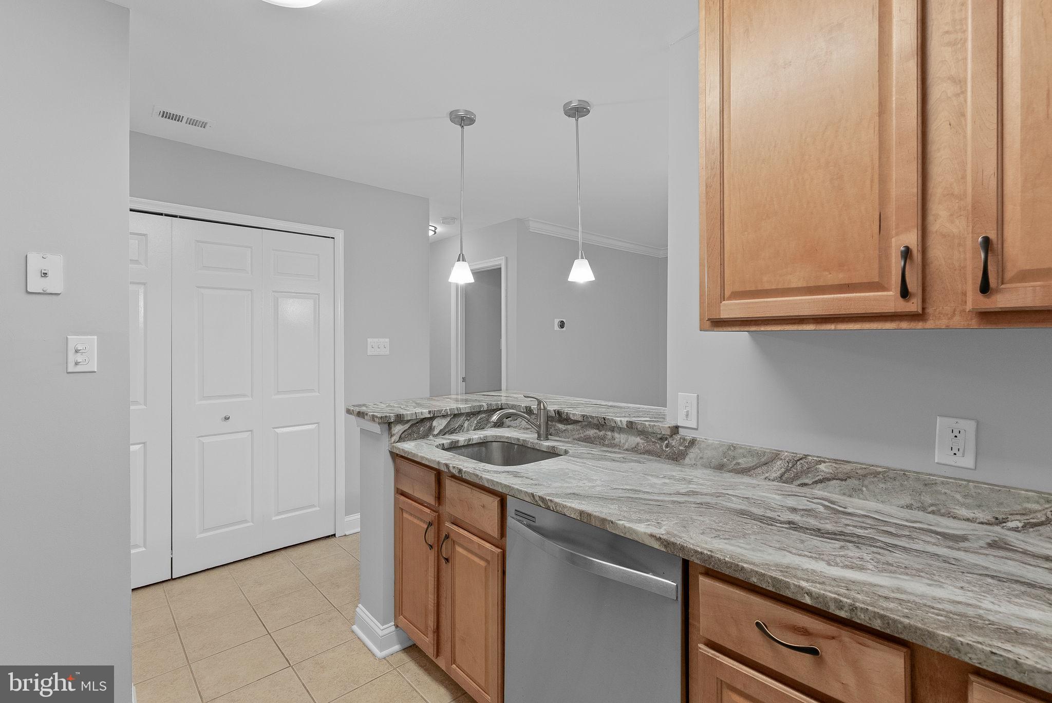 FOUR WINDS AT OAKTON - Residential