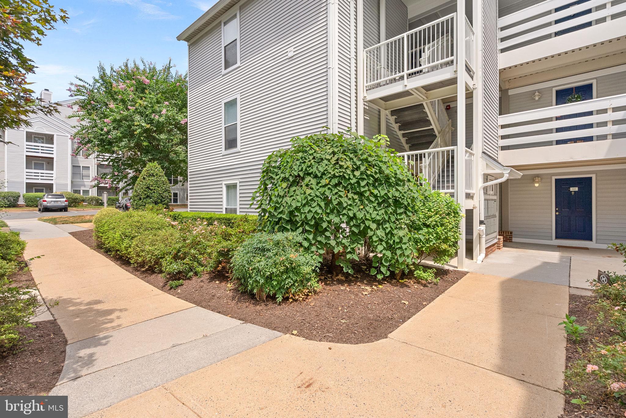 FOUR WINDS AT OAKTON - Residential