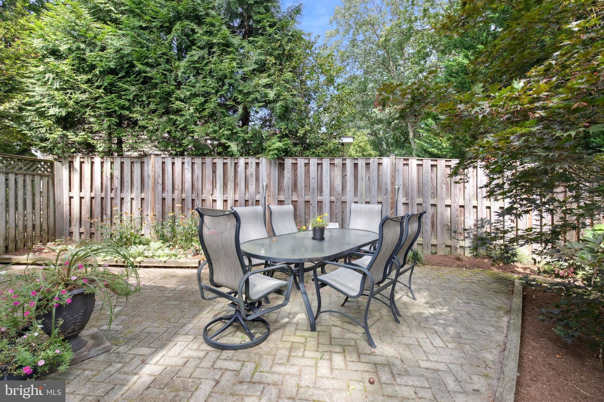 BAY HILLS - Residential