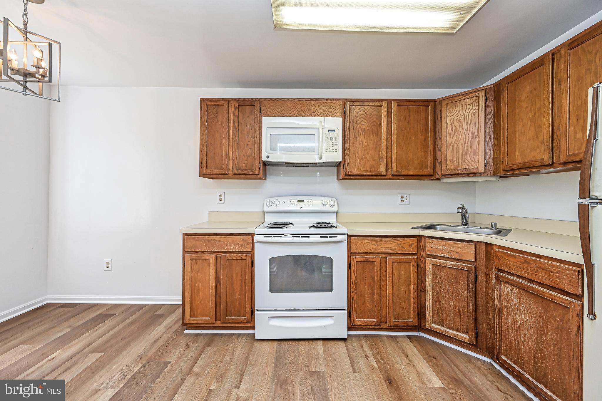 COLONIAL VILLAGE II - Residential