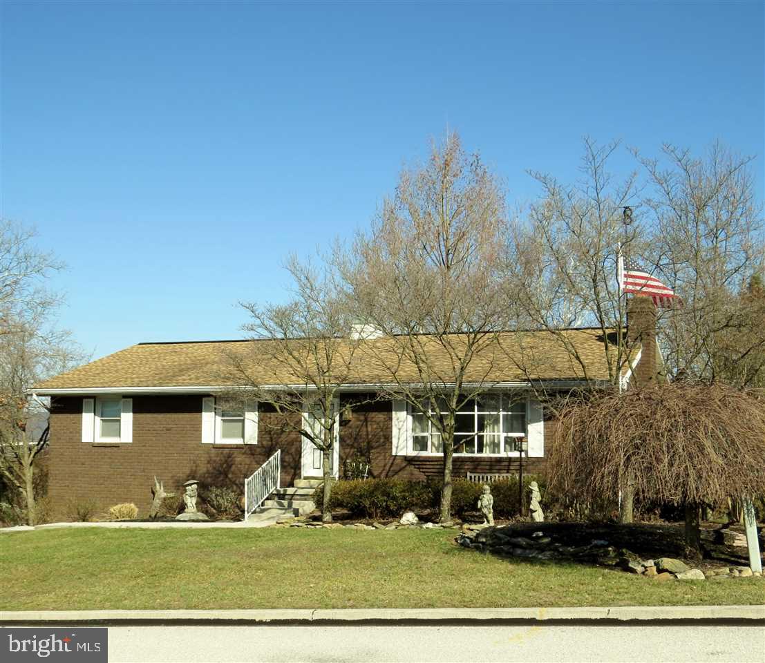 You won't be disappointed with this 4 bedroom rancher. Enjoy your morning coffee sitting on the deck off the master bedroom. Large family room off of the eat-in kitchen is great for entertaining. Rec room on the lower level with gas fireplace. Relax and delight in nature with this private backyard. One Year Home Warranty!