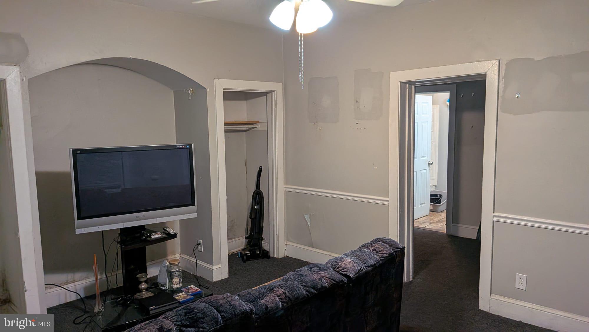 1105 W AIRY STREET