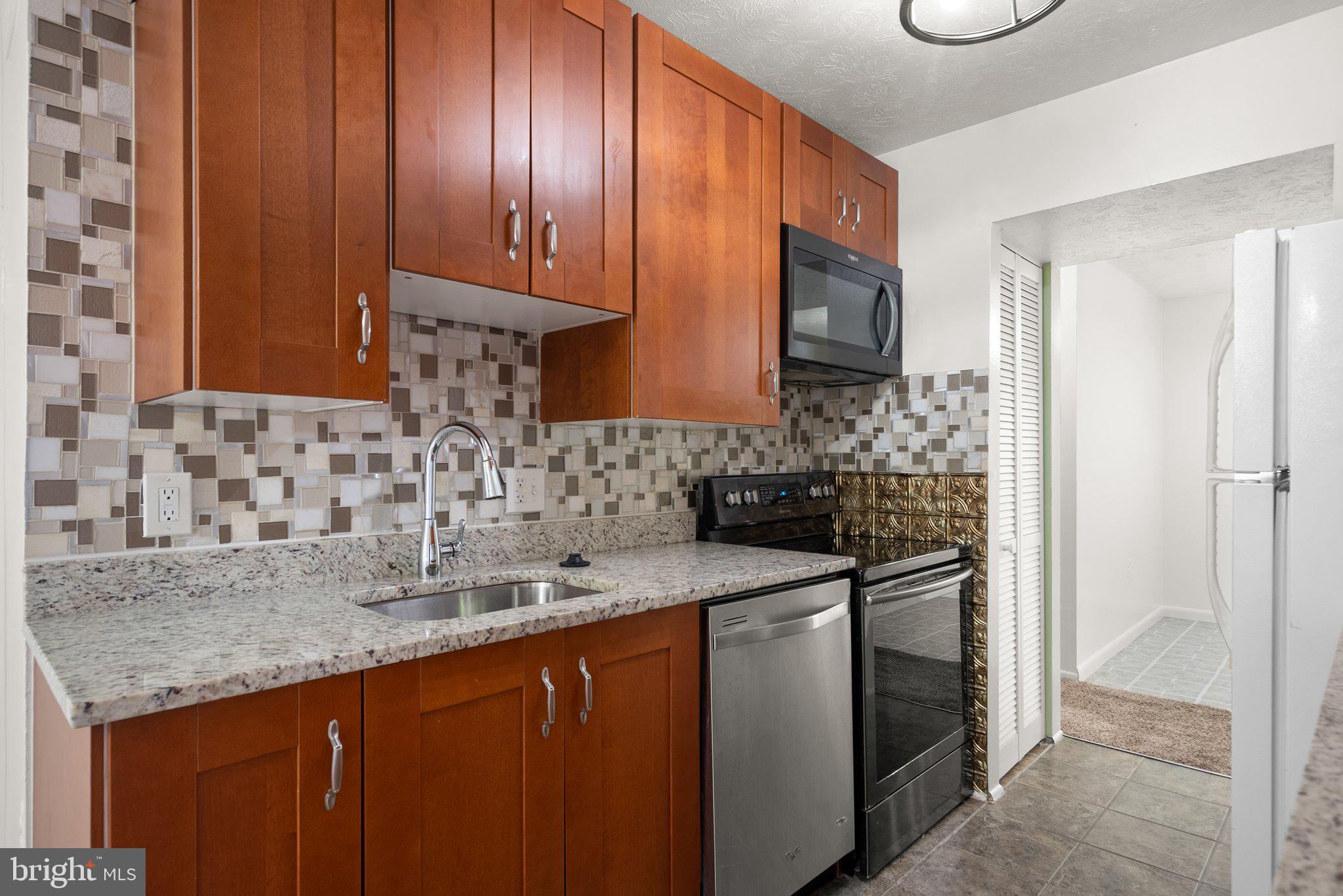 GREENBRIAR CONDO PHASE I - Residential Lease