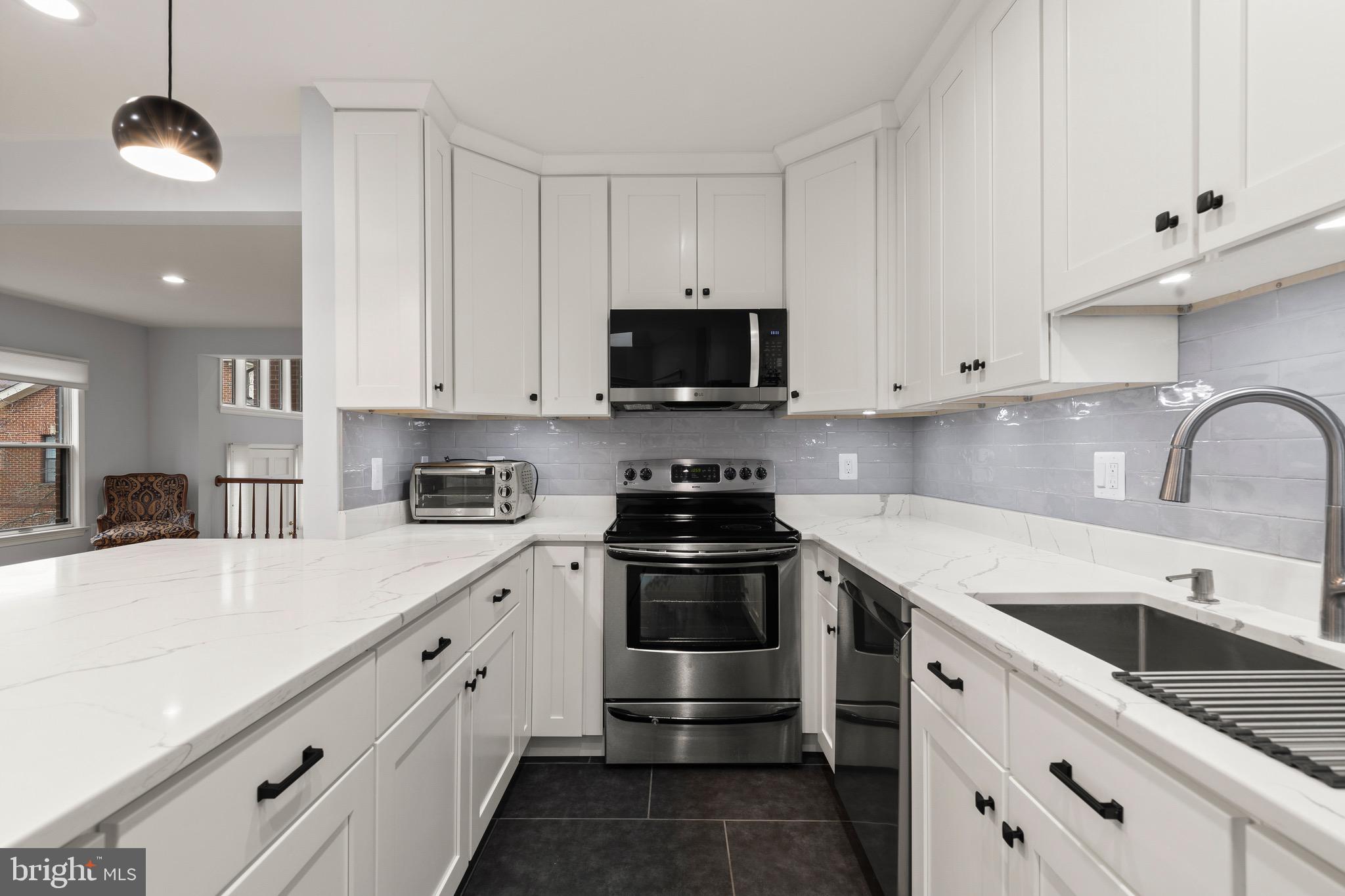 HAMPTONS OF MCLEAN - Residential