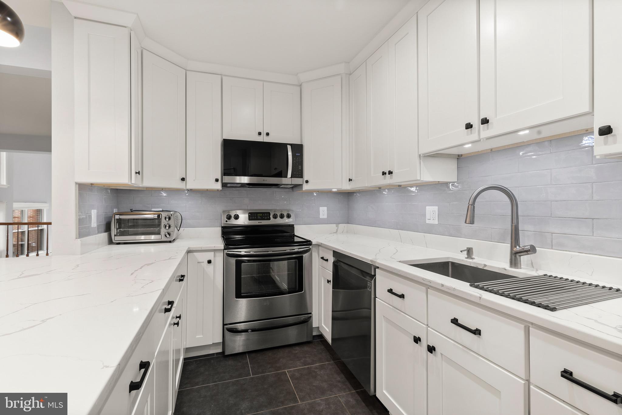 HAMPTONS OF MCLEAN - Residential