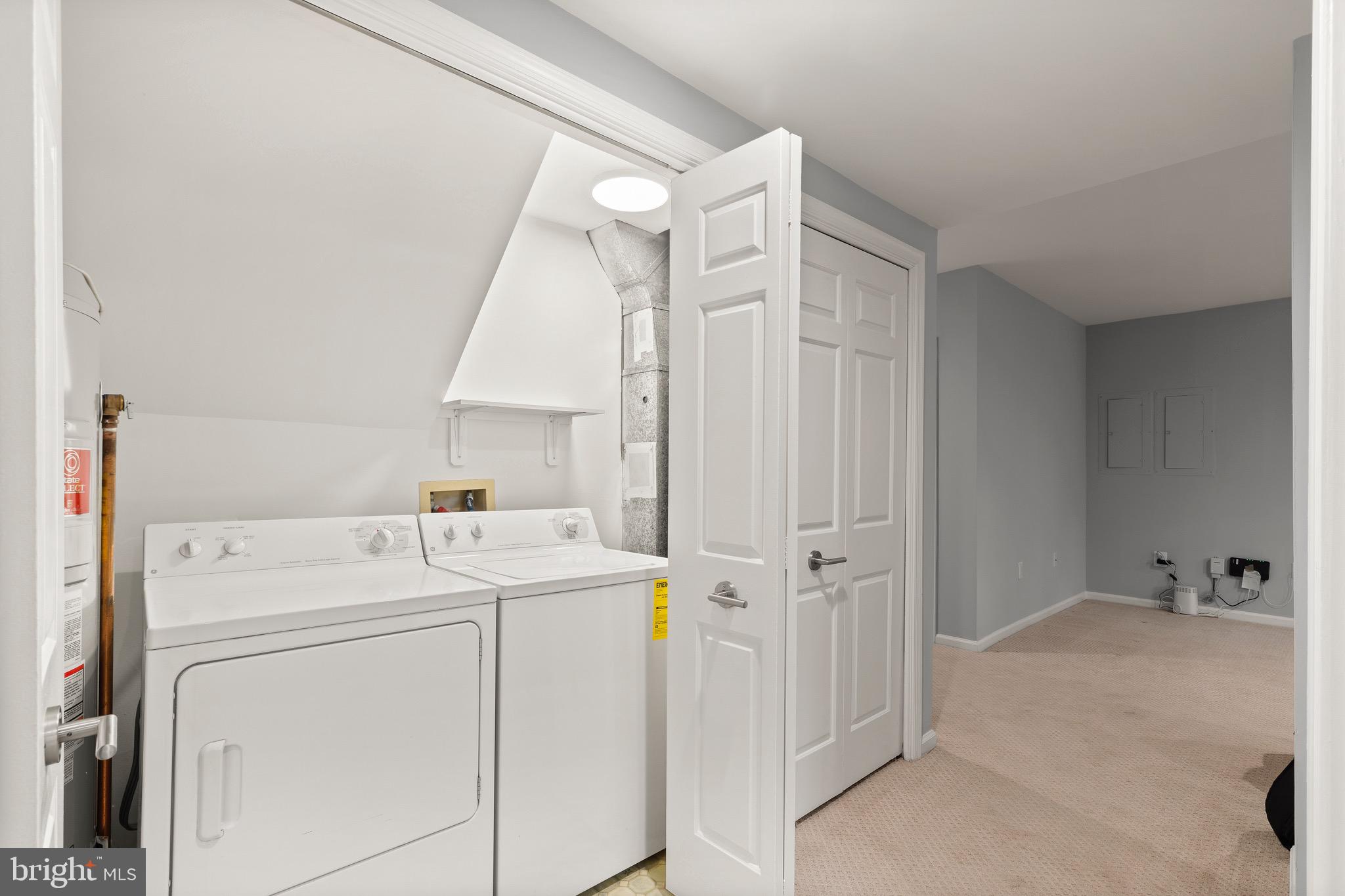 HAMPTONS OF MCLEAN - Residential