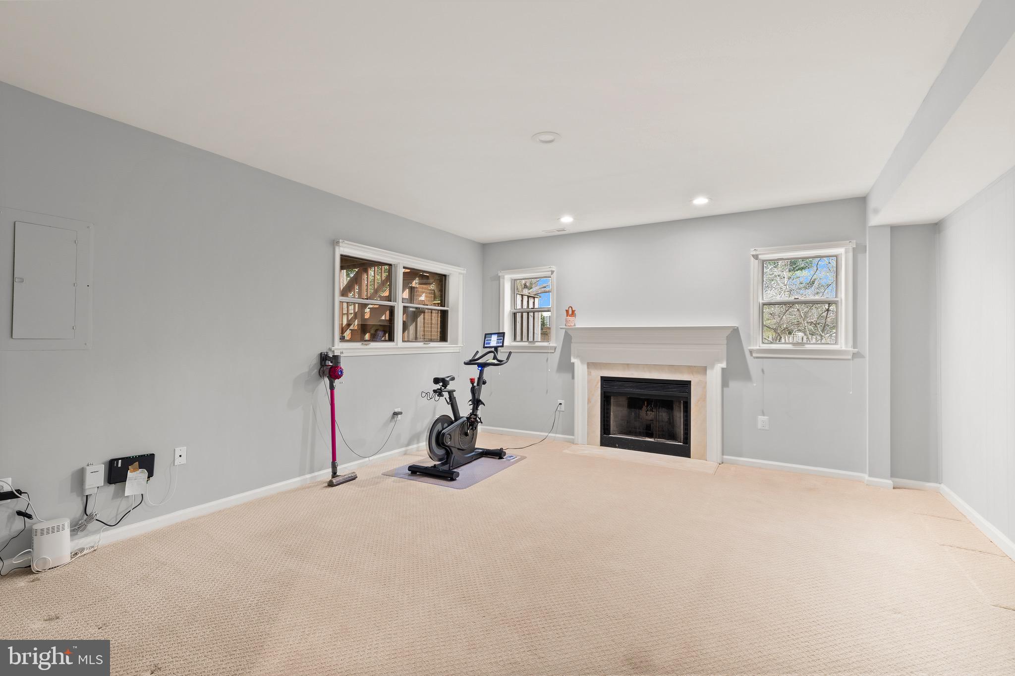 HAMPTONS OF MCLEAN - Residential