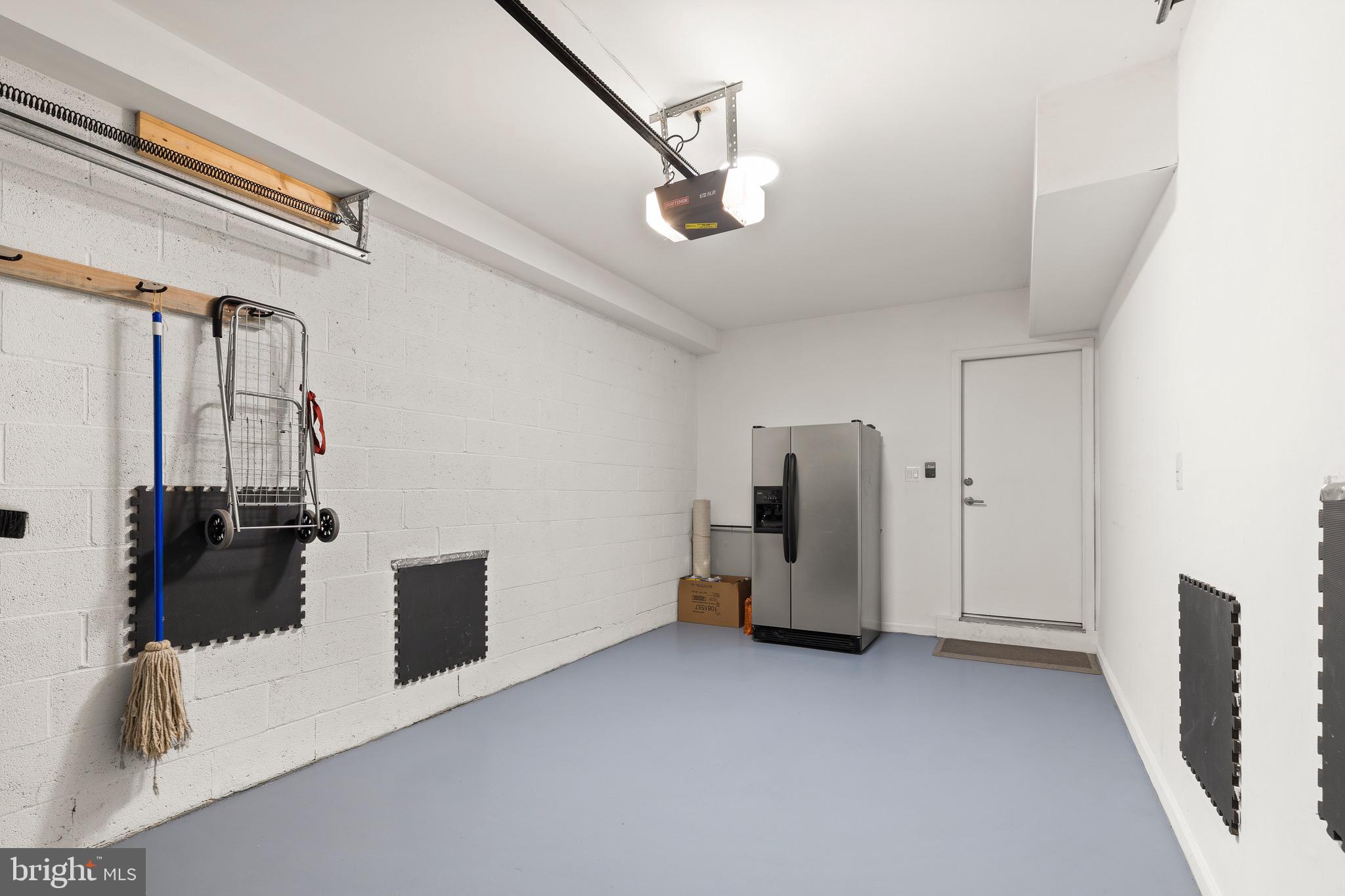 HAMPTONS OF MCLEAN - Residential