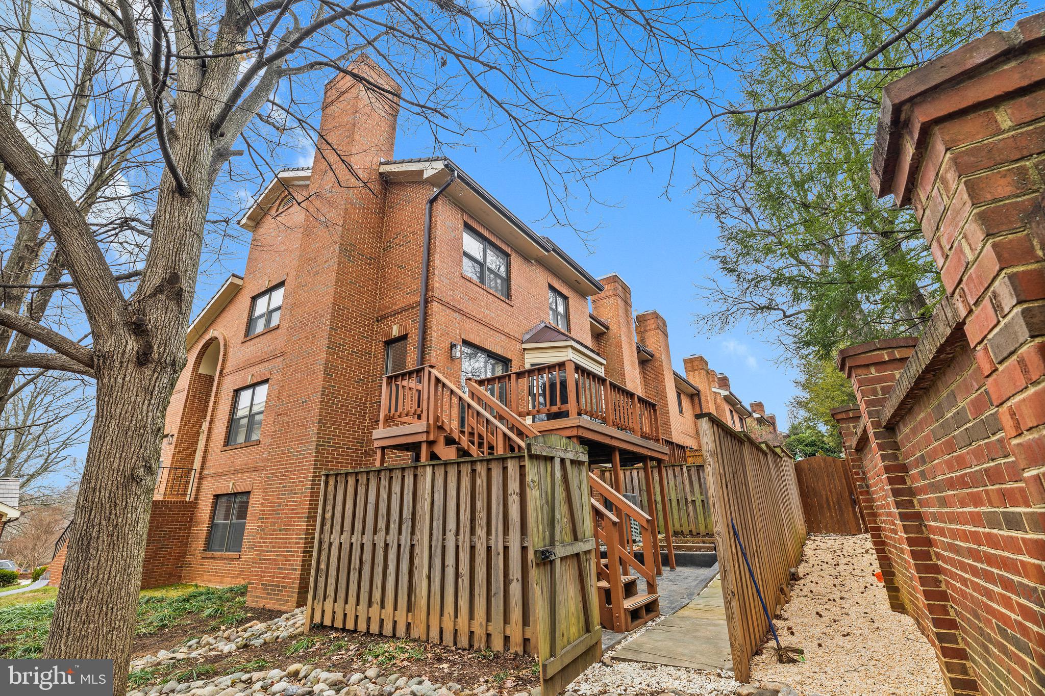 HAMPTONS OF MCLEAN - Residential