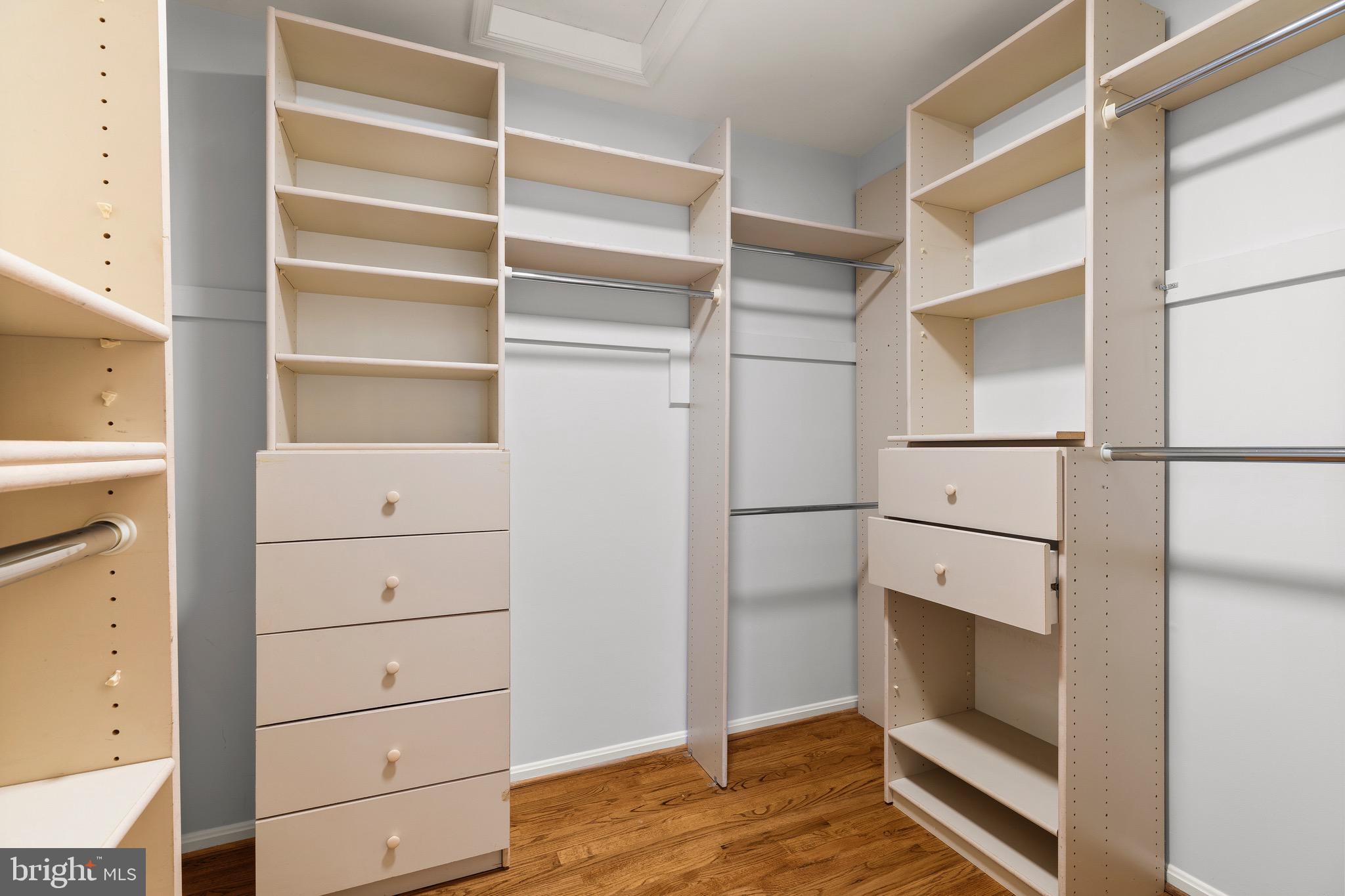 HAMPTONS OF MCLEAN - Residential