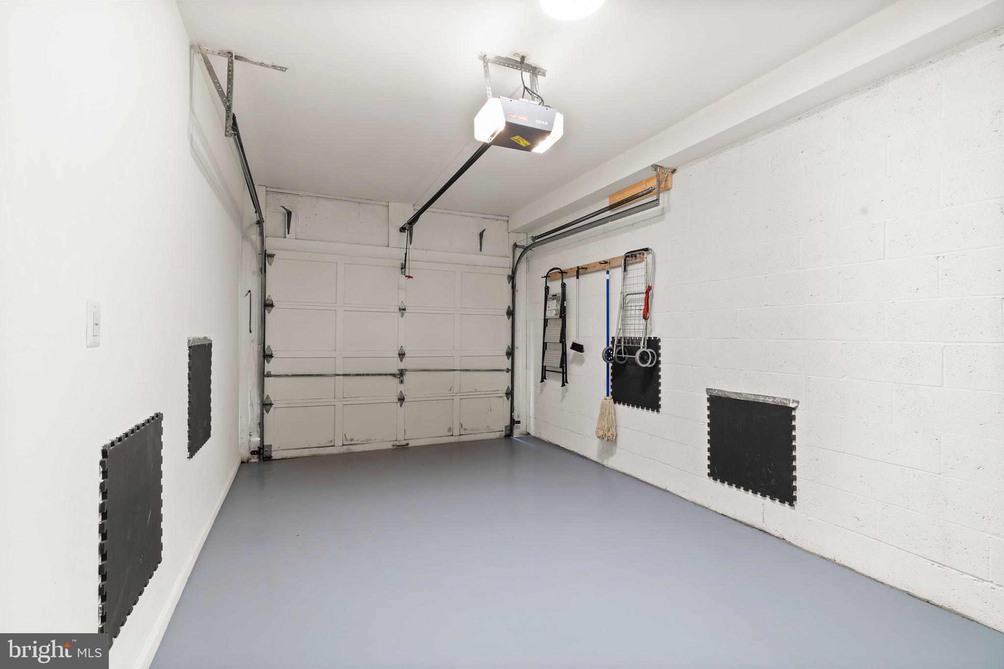 HAMPTONS OF MCLEAN - Residential